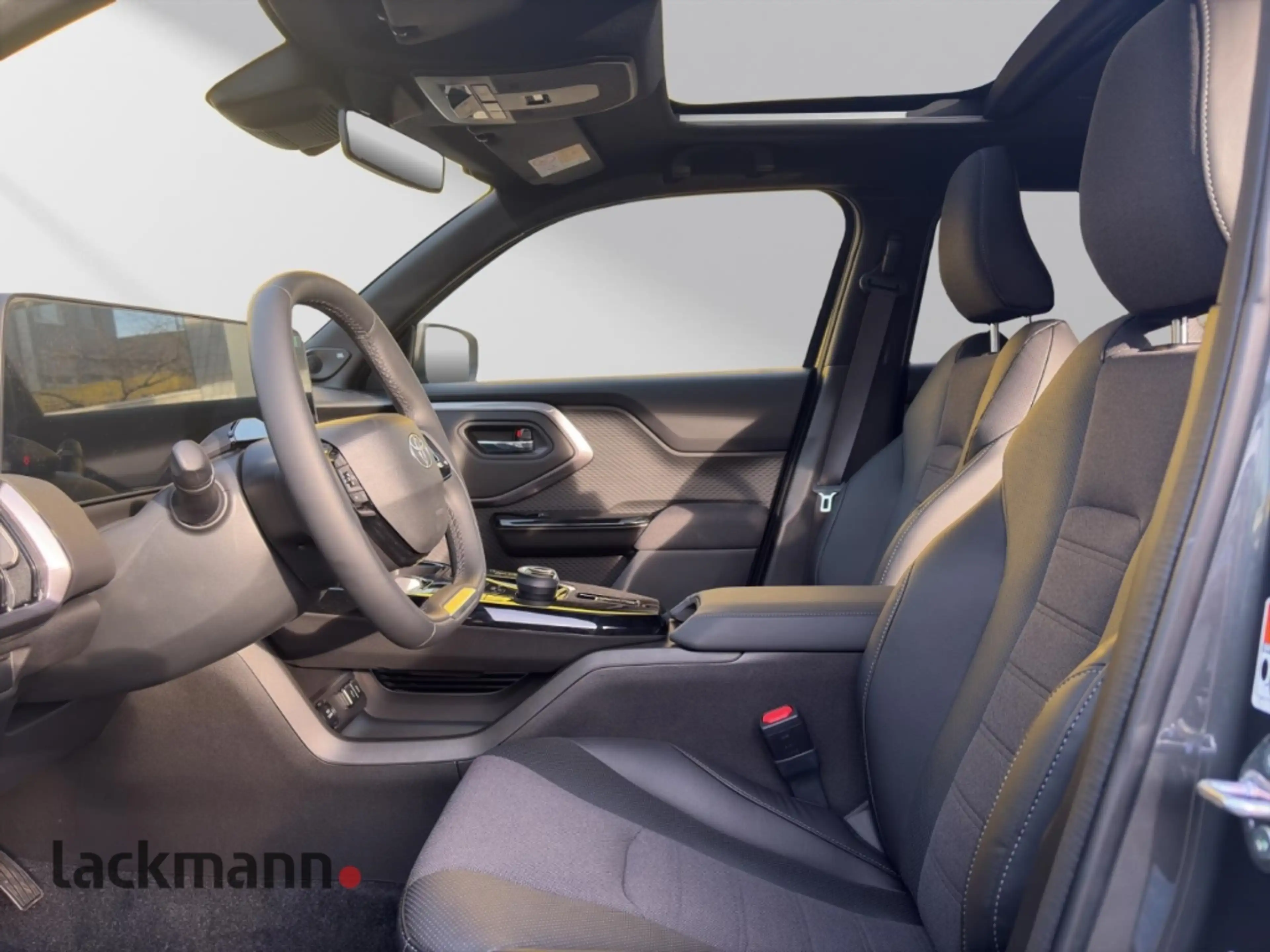 Toyota Urban Cruiser Elektromotor 61 kWh, 5-Türer, Lounge — photo 8