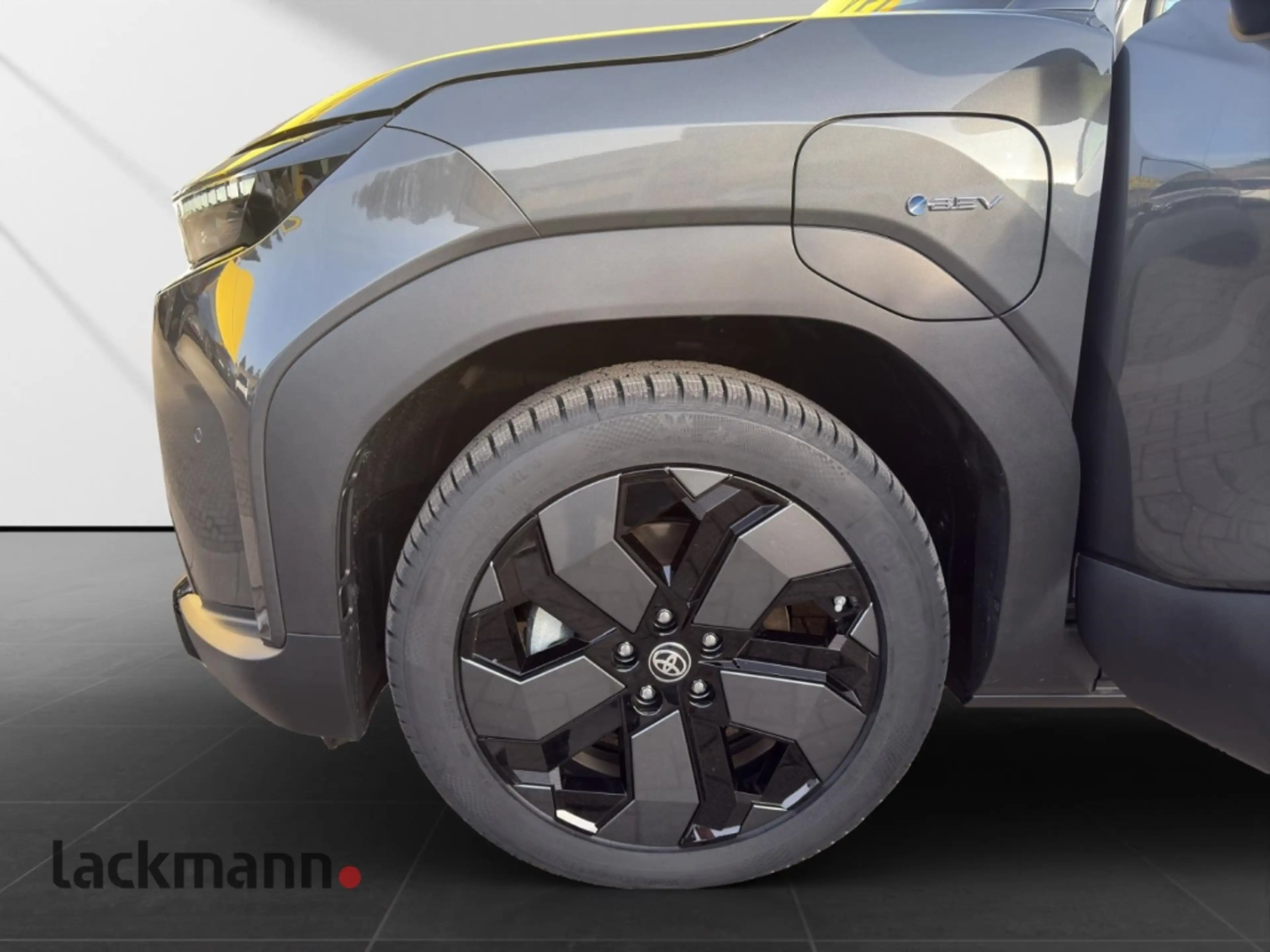 Toyota Urban Cruiser Elektromotor 61 kWh, 5-Türer, Lounge — photo 11