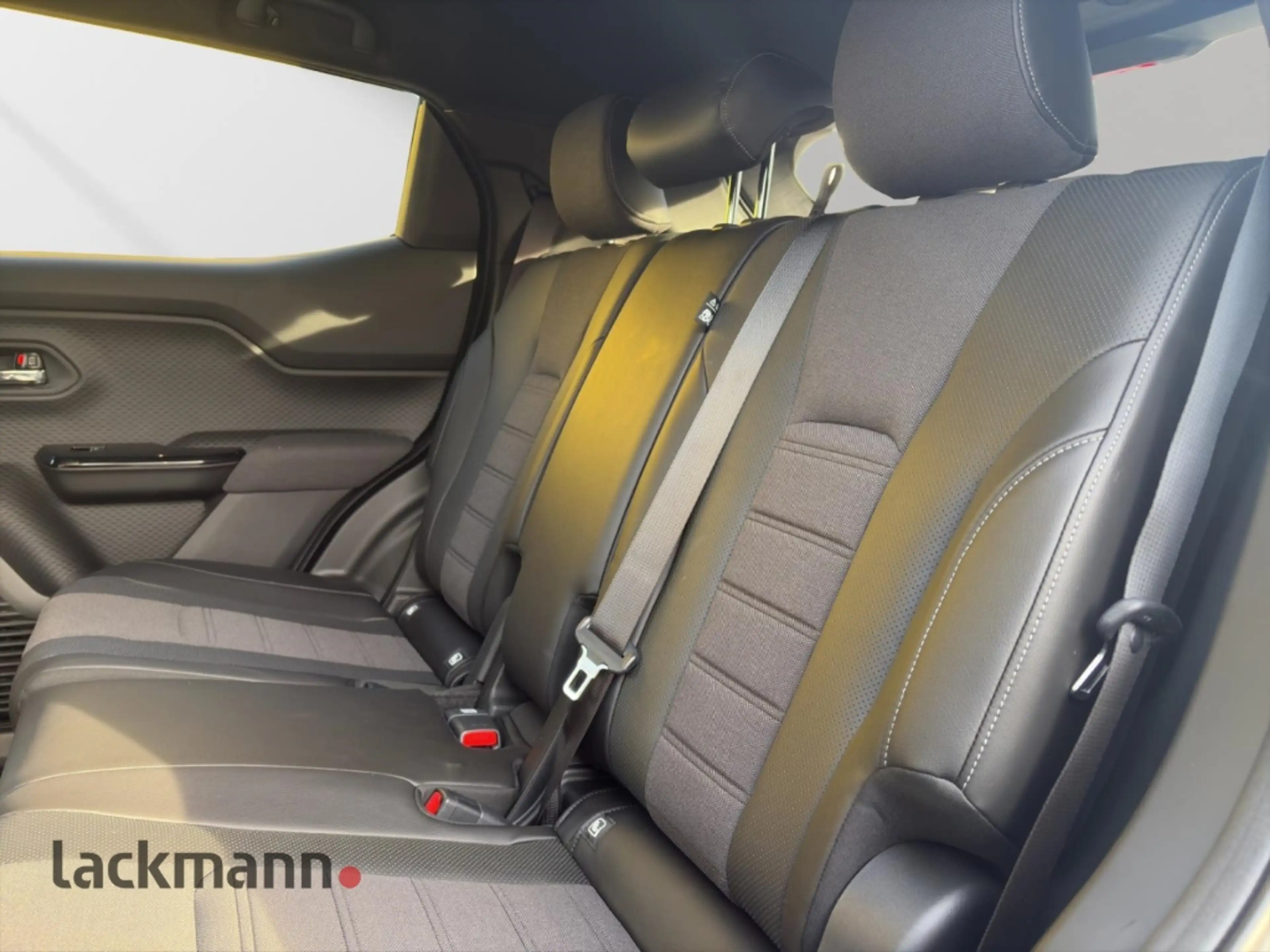 Toyota Urban Cruiser Elektromotor 61 kWh, 5-Türer, Lounge — photo 9