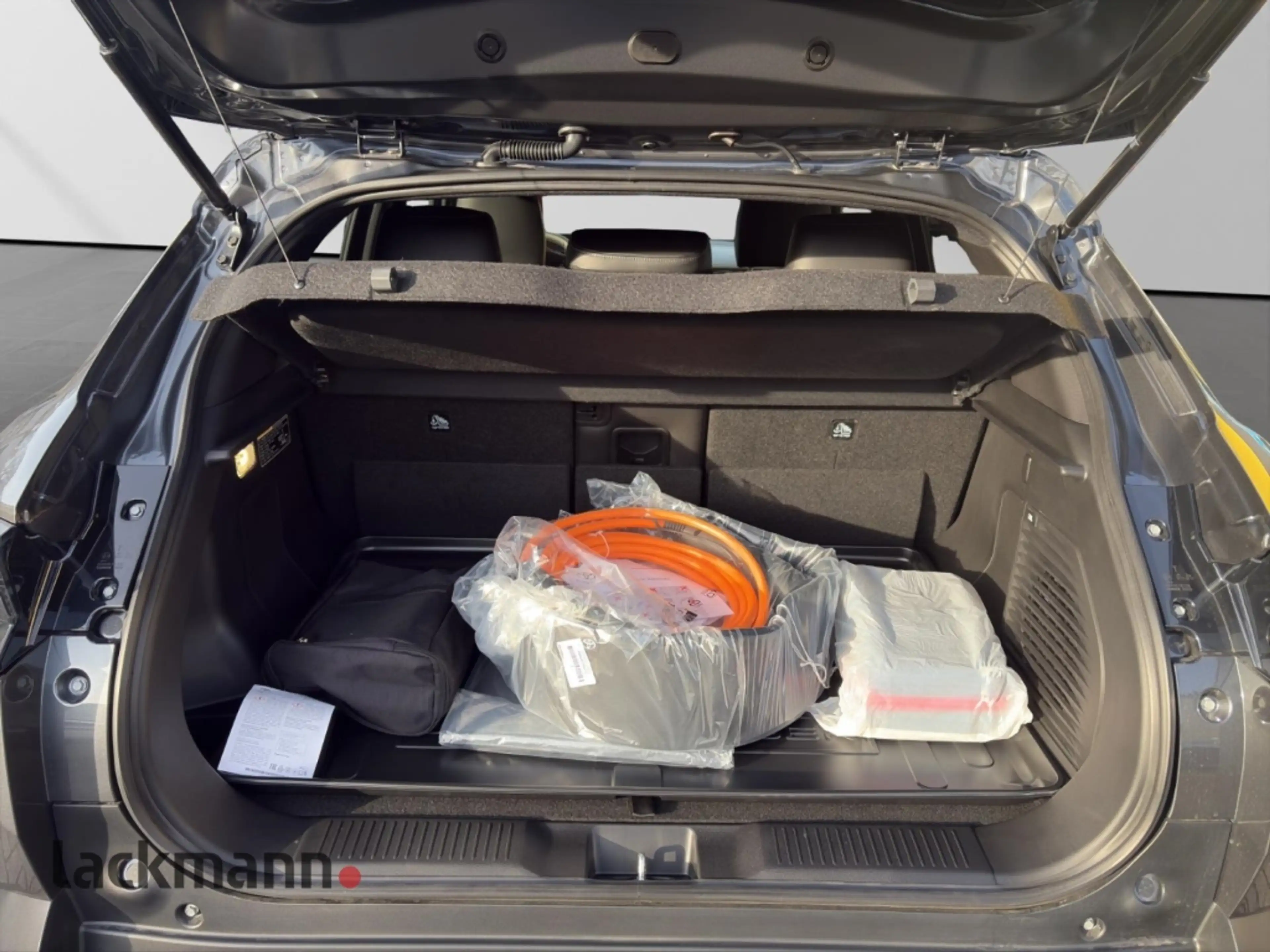 Toyota Urban Cruiser Elektromotor 61 kWh, 5-Türer, Lounge — photo 7
