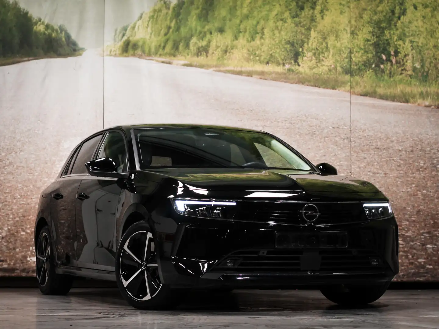 Opel Astra Elegance 48 maanden garantie + onderhoudscontract Zwart - 1
