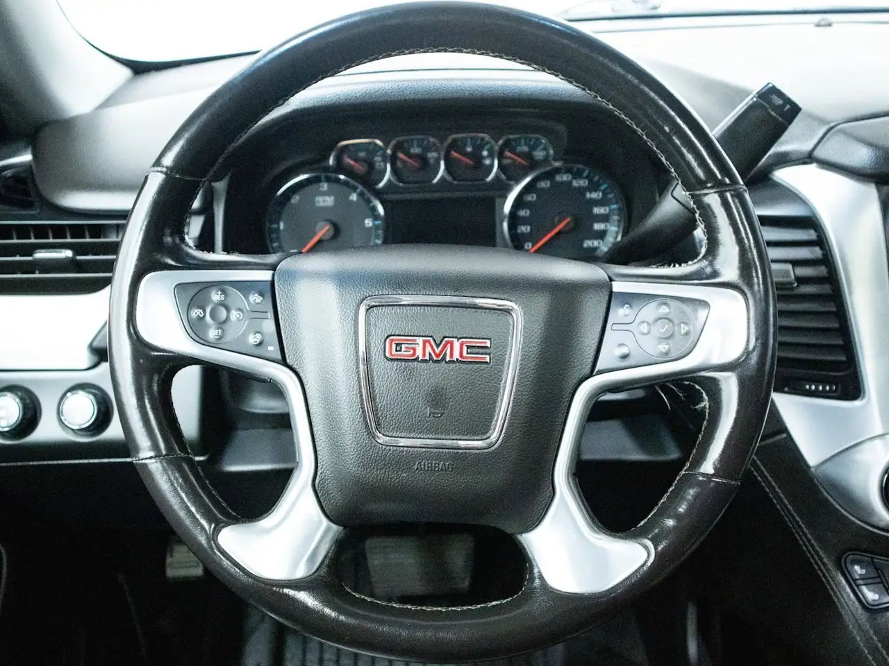 GMC Yukon снимка GMC Yukon