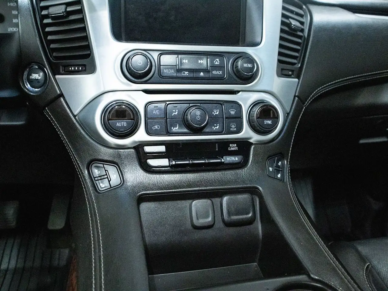 GMC Yukon снимка GMC Yukon