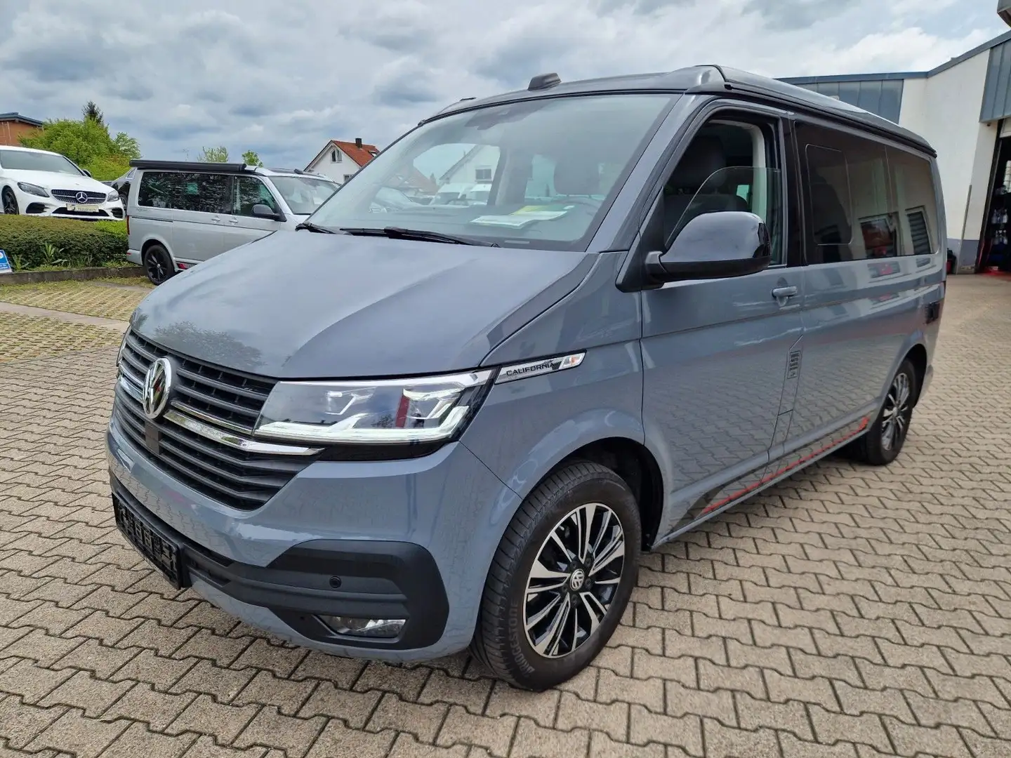 Volkswagen T6 California T6.1 California 2.0 TDI Coast Edition 4Motion Gris - 1