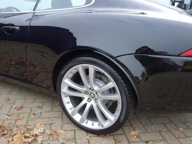 Jaguar XKR view 14