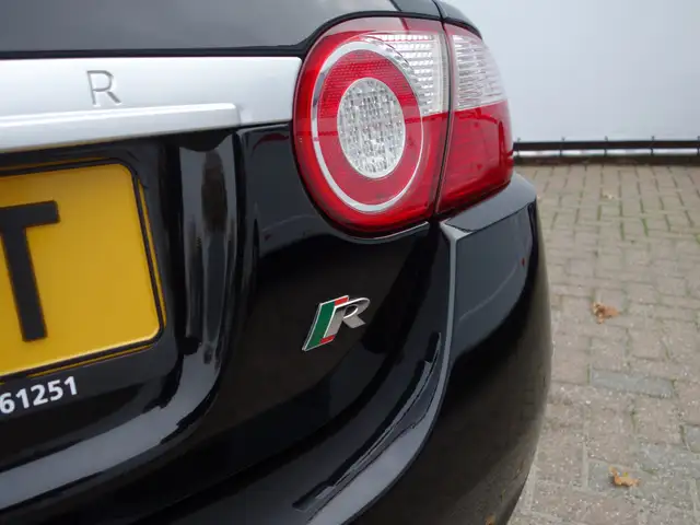 Jaguar XKR view 12