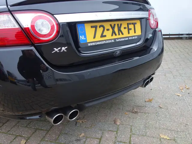 Jaguar XKR view 9
