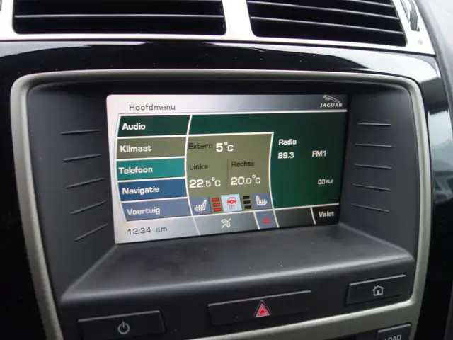 Jaguar XKR view 6