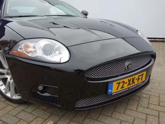Jaguar XKR view 13