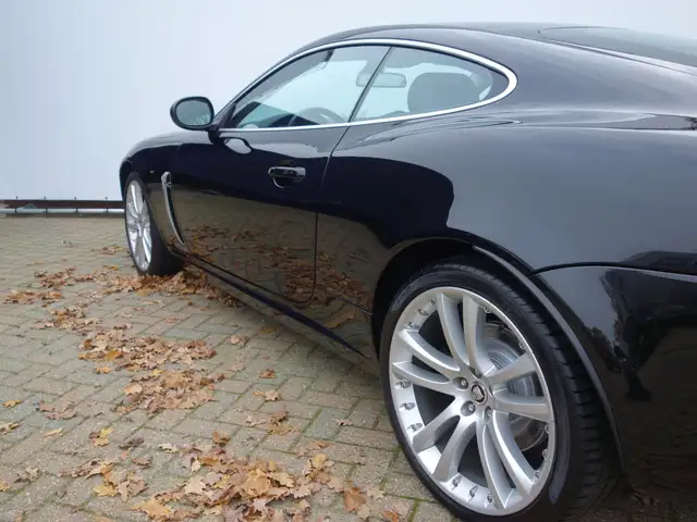 Jaguar XKR view 15