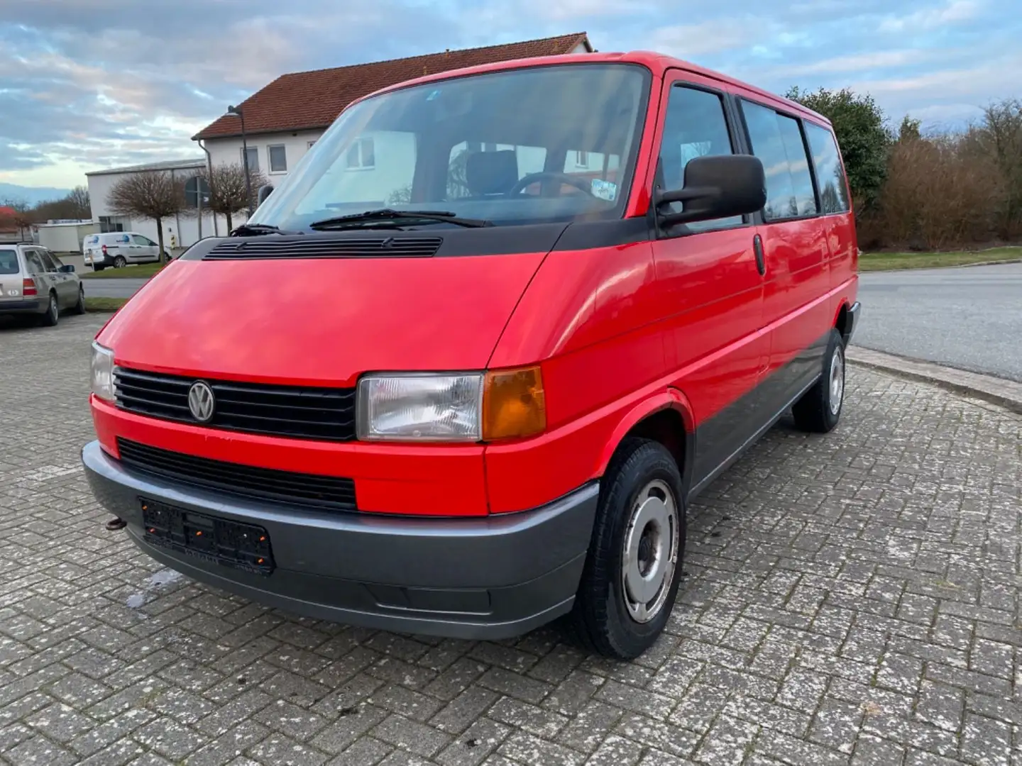 Volkswagen T4 Multivan 1,9 Td Bus HU/AU 01-2026 7-Sitzer Rojo - 1