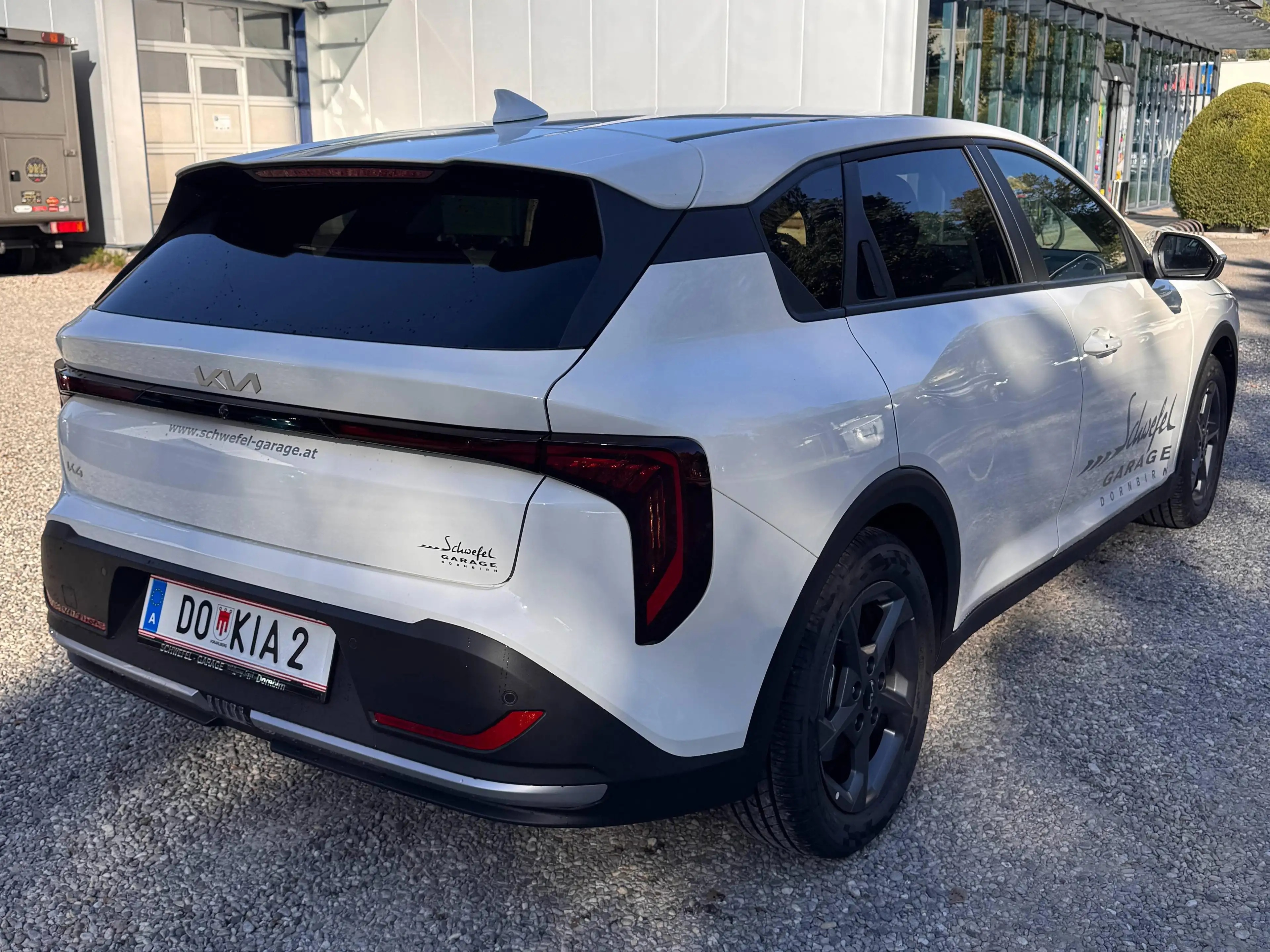 Kia K4 1,0 TGDI Silber 48V — photo 3
