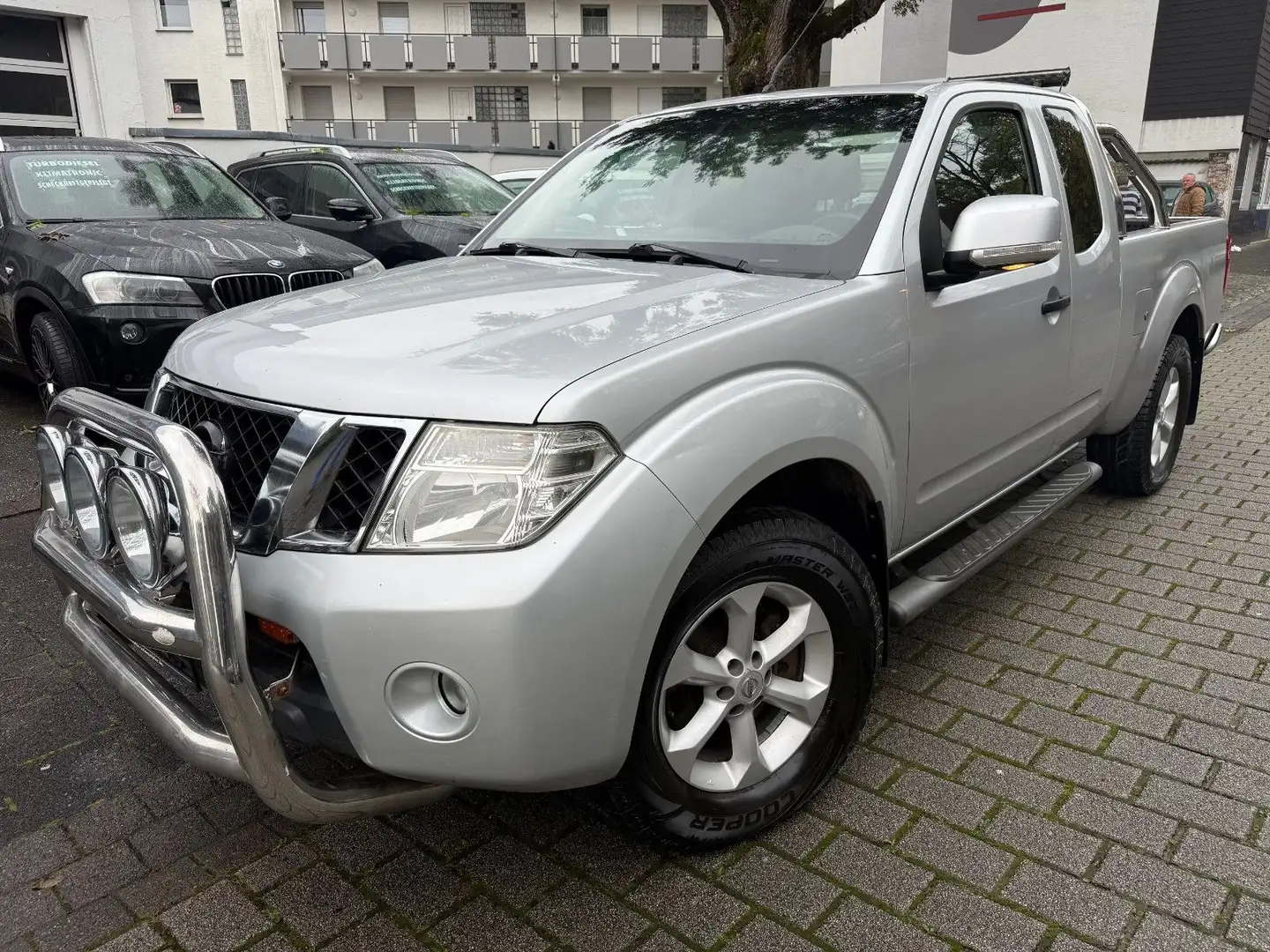 Nissan Navara Pickup King Cab SE 4X4 AHK,4-Sitzer Silber - 1