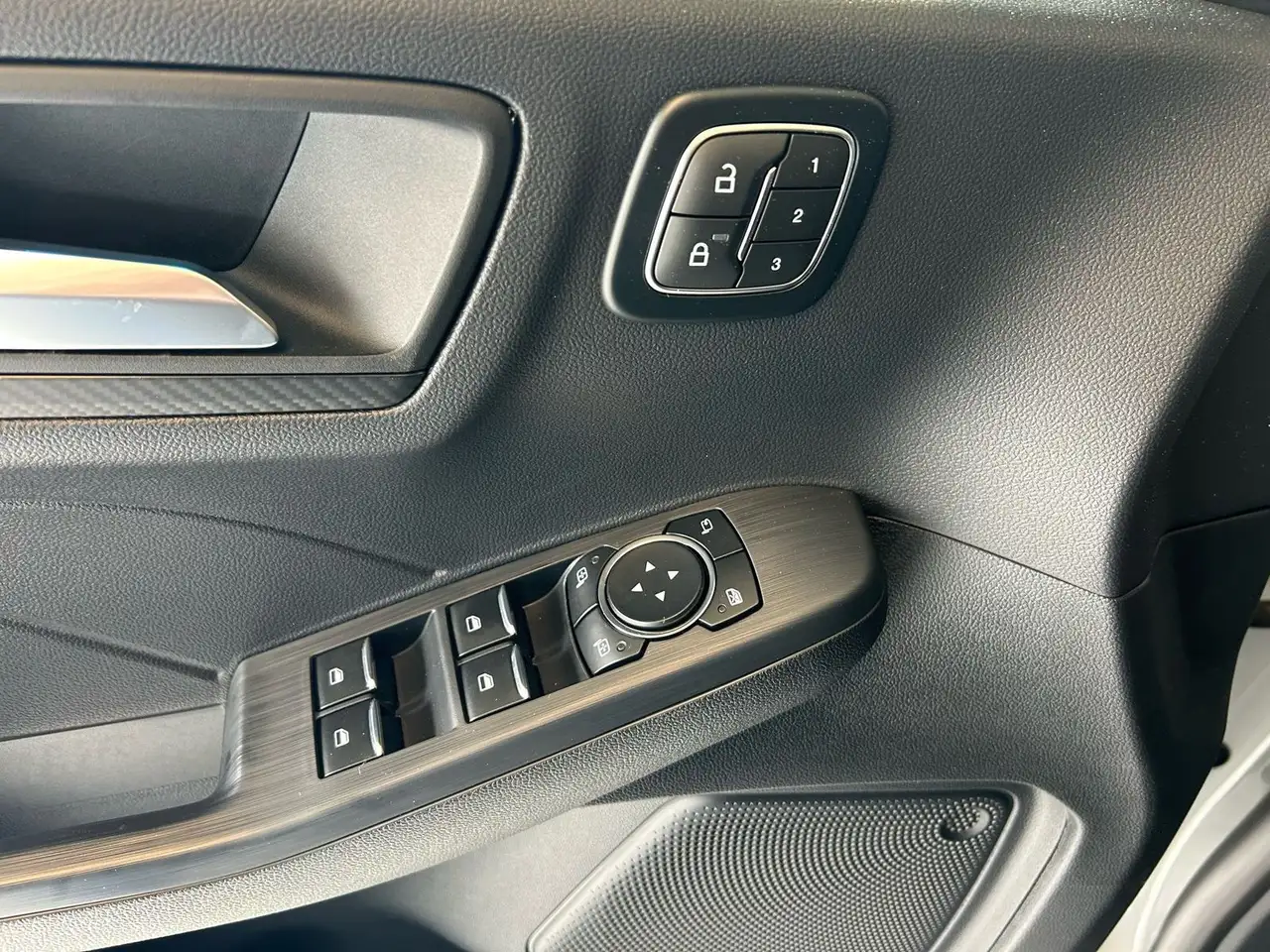 Ford Kuga Hybrid ST-Line X 6