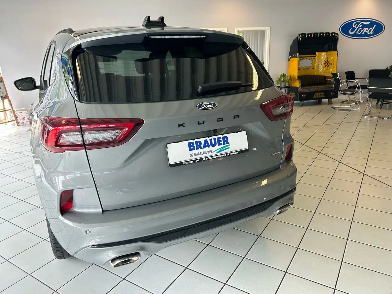 Ford Kuga Hybrid ST-Line X 2