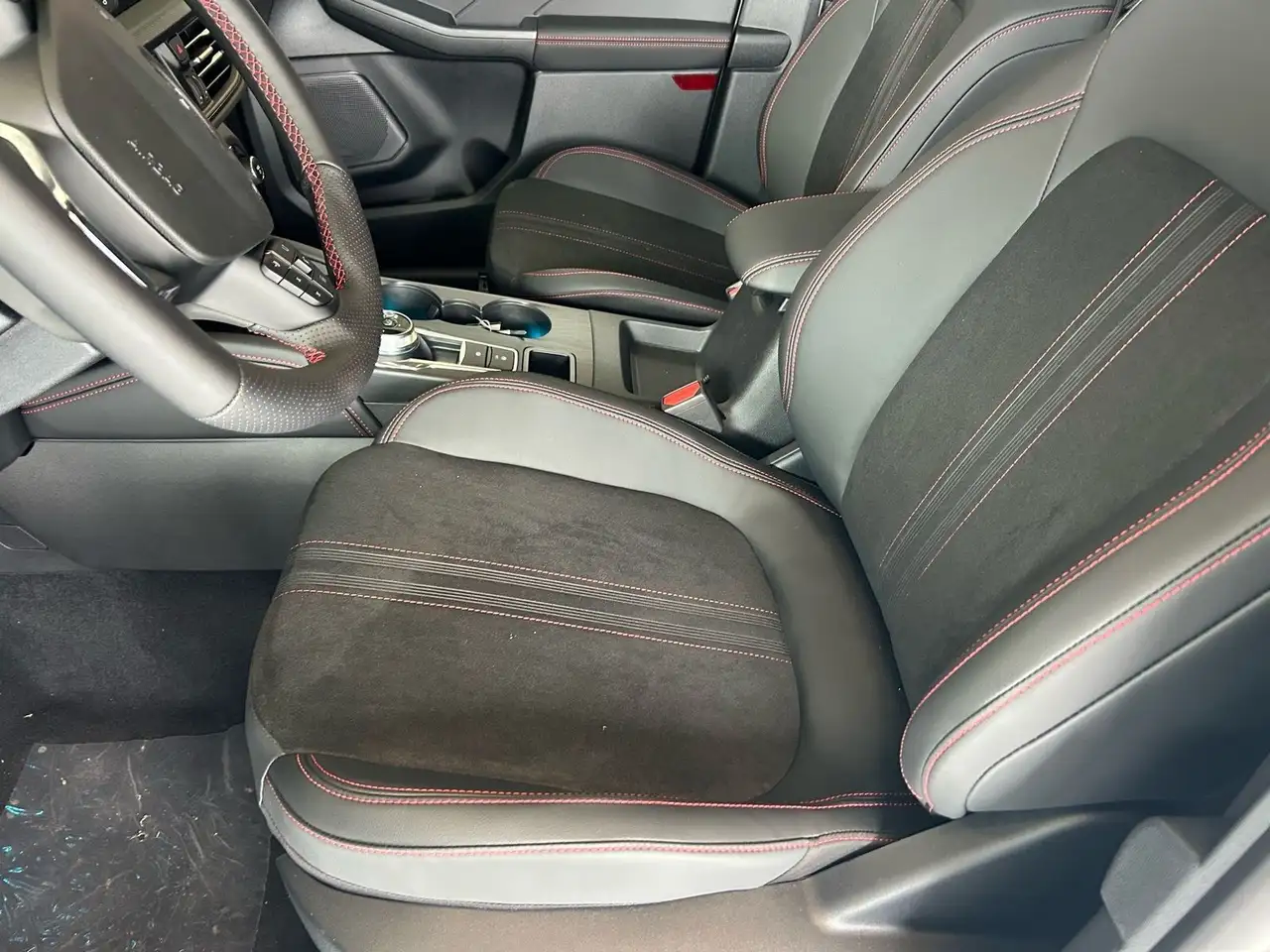Ford Kuga Hybrid ST-Line X 8
