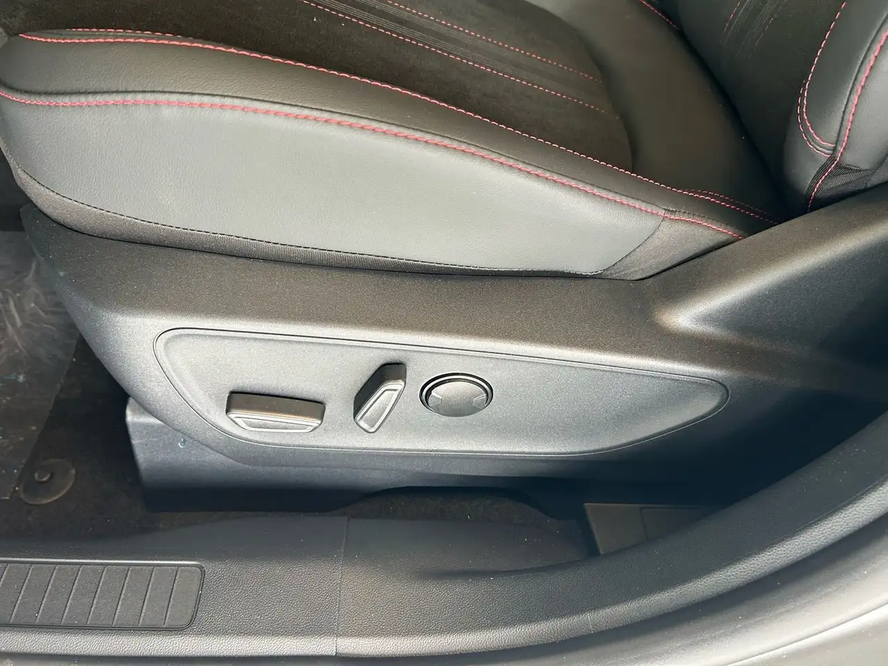 Ford Kuga Hybrid ST-Line X 7