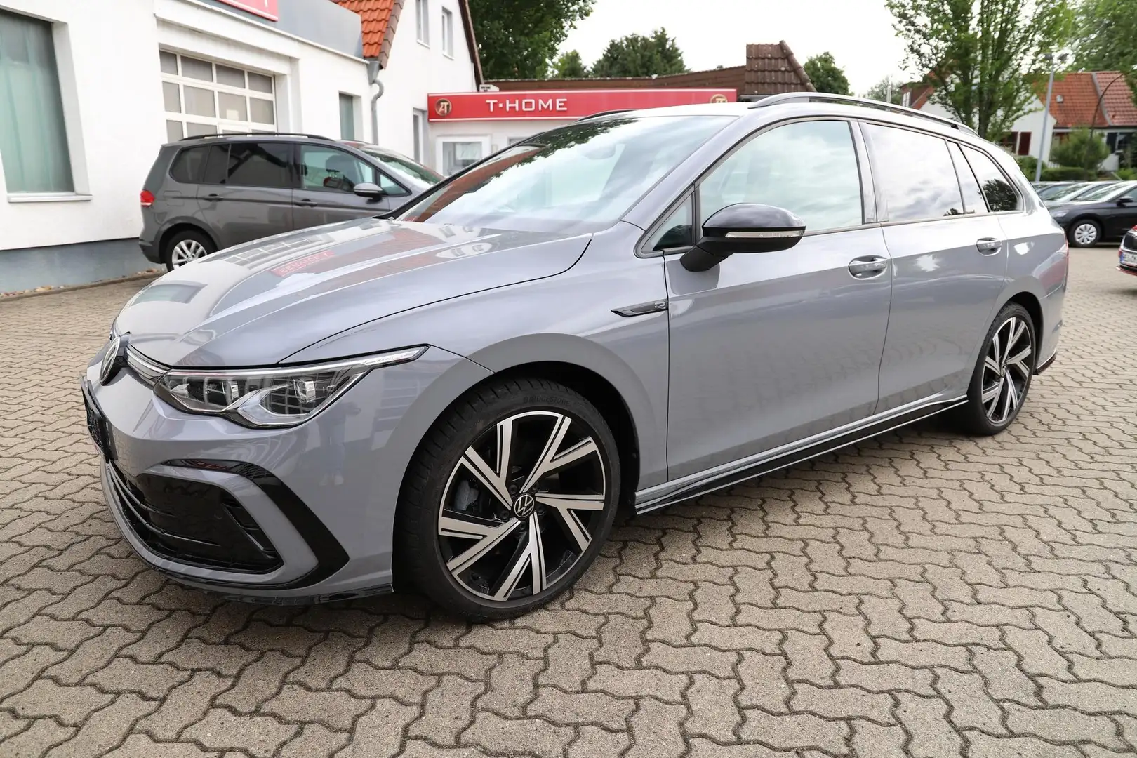 Volkswagen Golf Variant 1.5 eTSI DSG R-Line - AHK/NAVI/DCC/MATR... Grau - 2
