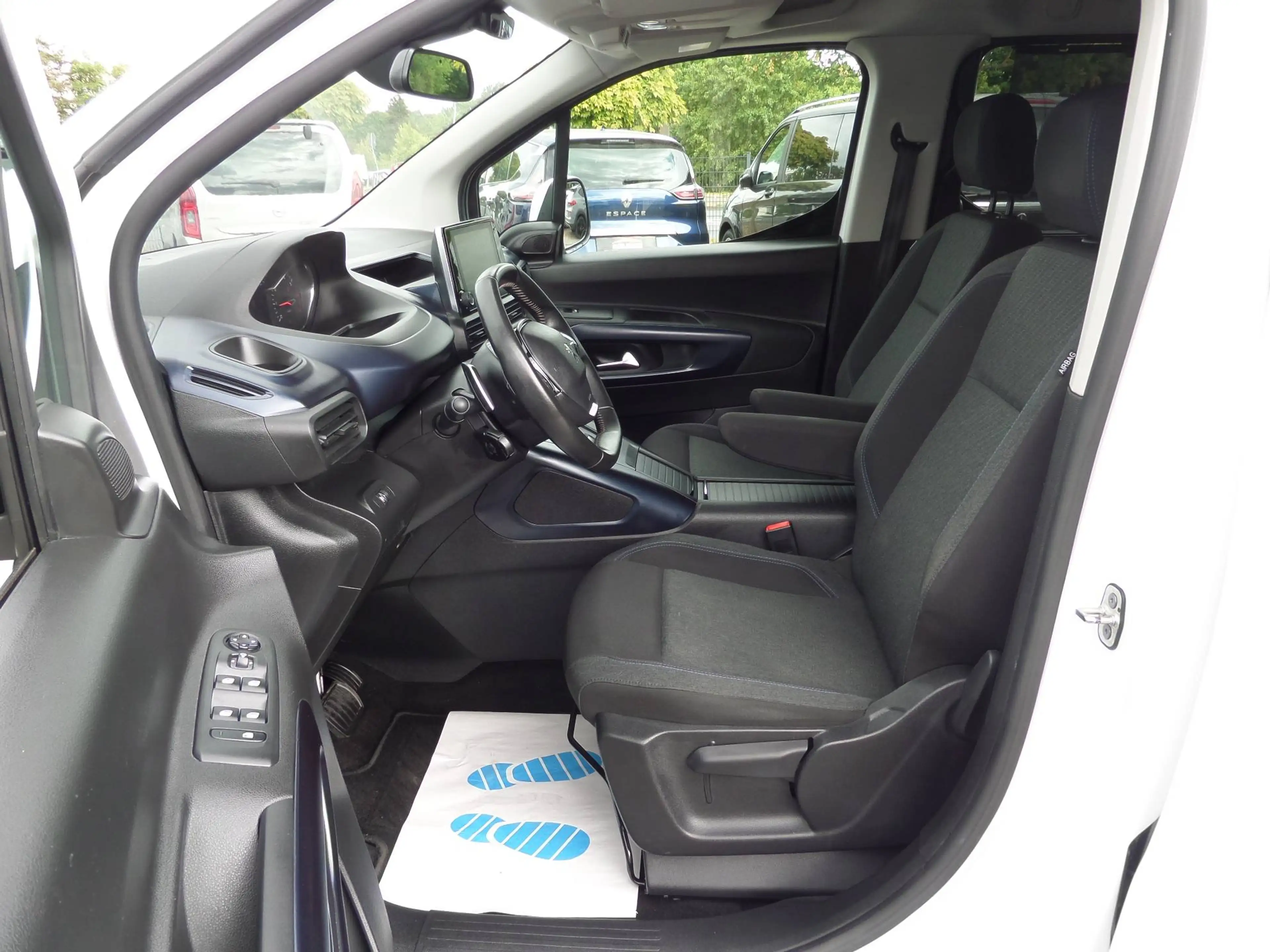 Peugeot Rifter Allure Pack L2+Zahnriemen-NEU+7-Sitzer+AHK+Cam+Navi+Klima+PDC+Tempo+1. Hand — photo 15