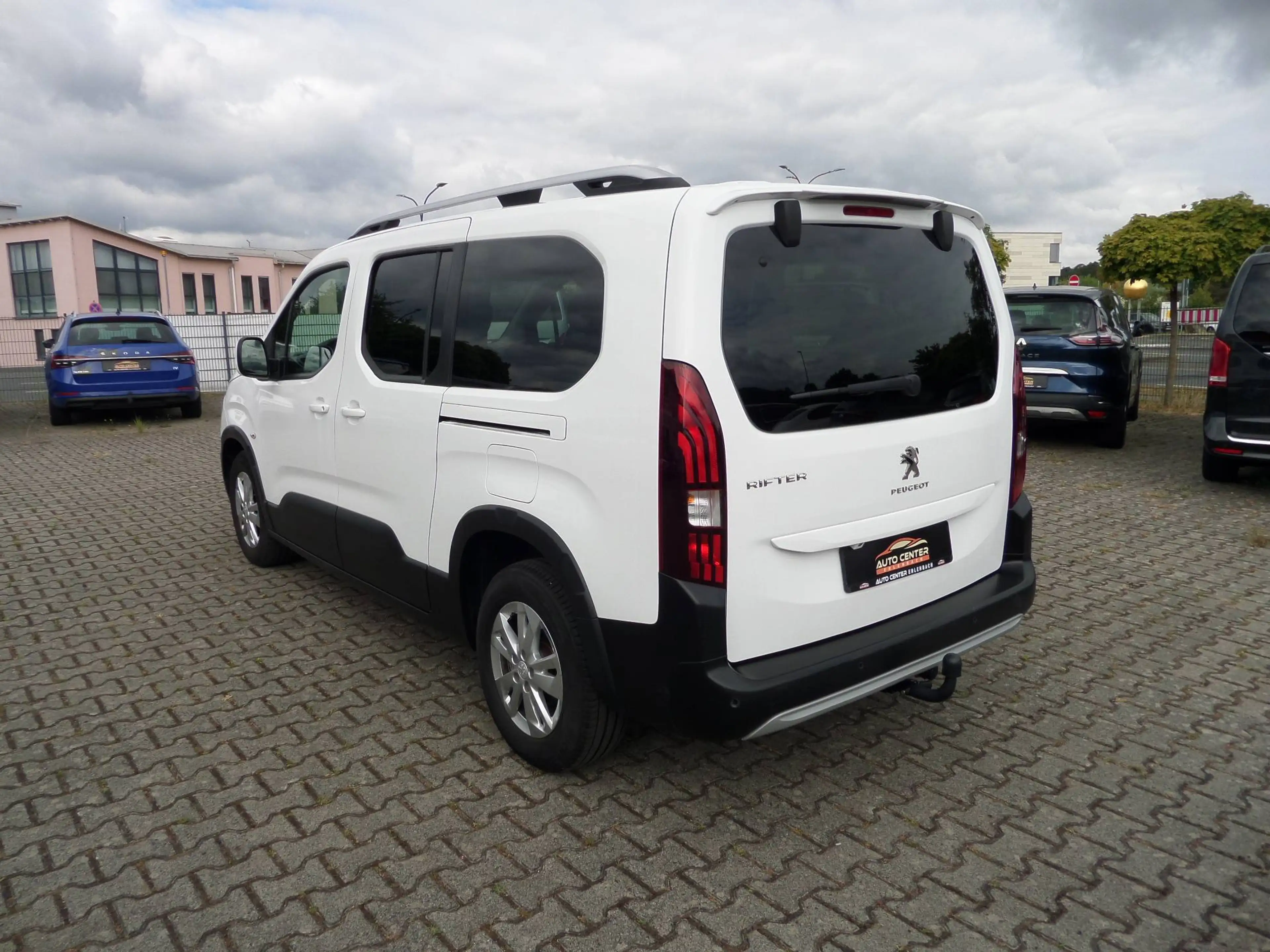 Peugeot Rifter Allure Pack L2+Zahnriemen-NEU+7-Sitzer+AHK+Cam+Navi+Klima+PDC+Tempo+1. Hand — photo 5