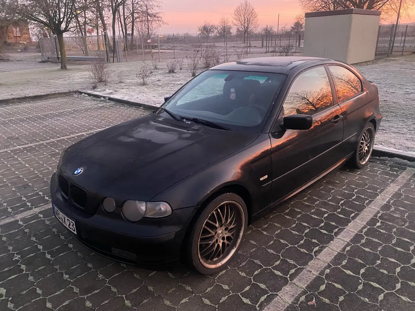 BMW 318 318td compact Schwarz - 1