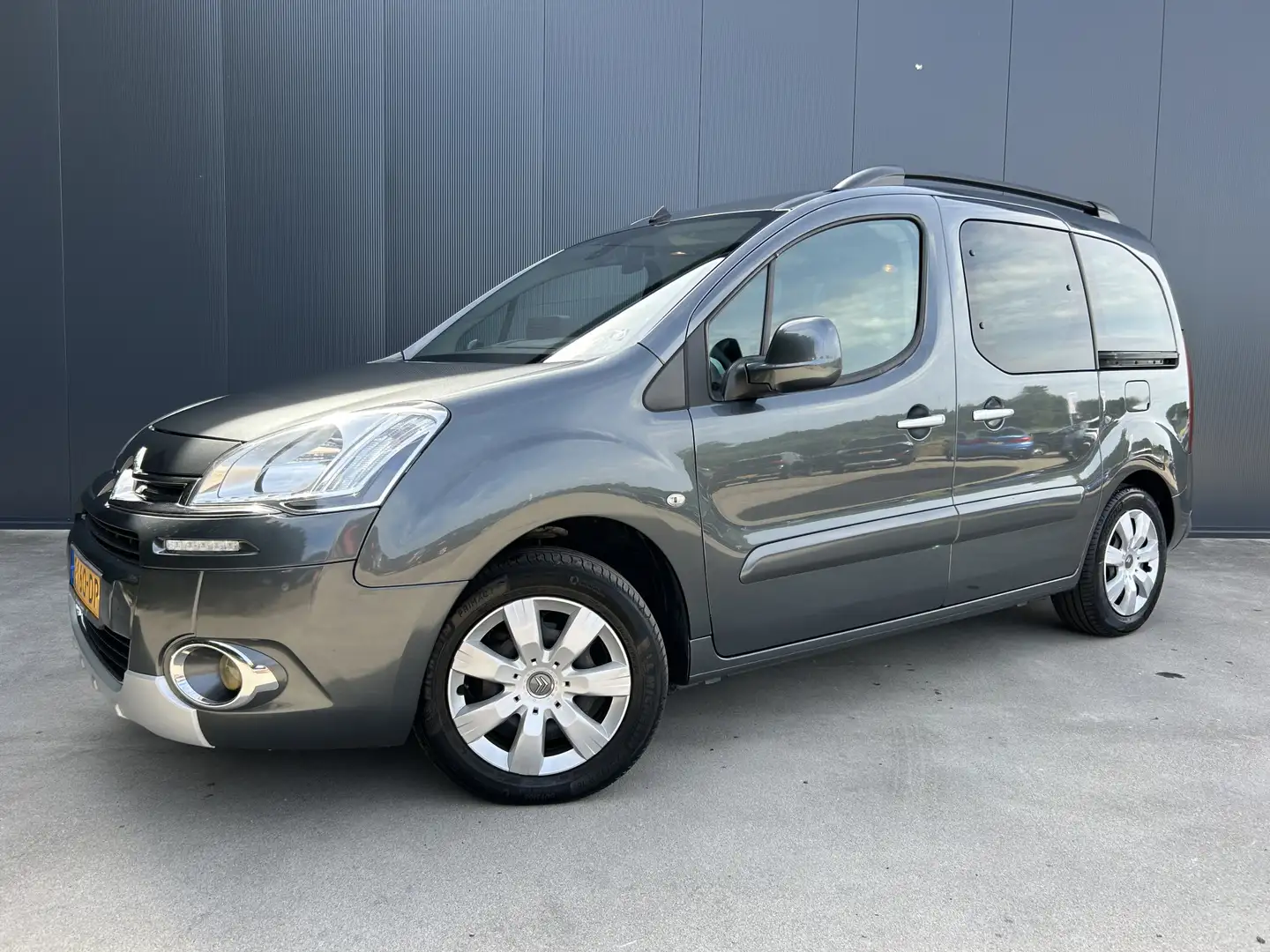 Citroen Berlingo 1.6 VTi Tendance NAVI CRUISE ECC TREKHAAK Grijs - 1
