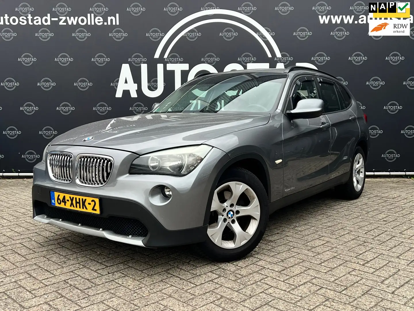 BMW X1 SDrive20i Business NL-Auto/NAP/APK/Navi/Airco Grigio - 1
