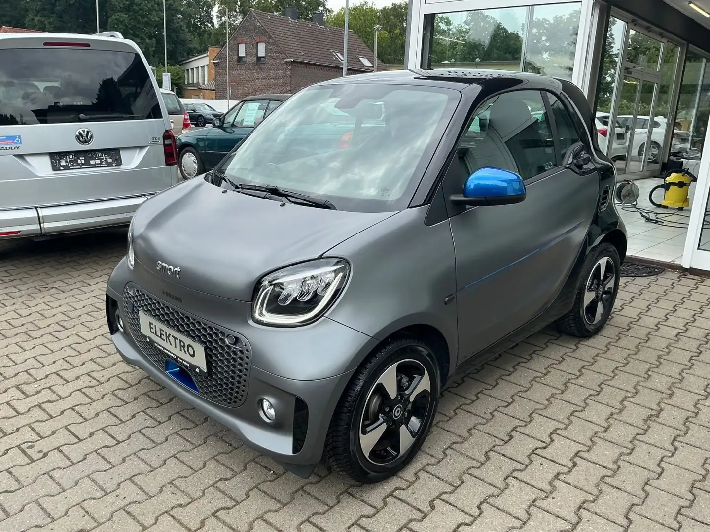 smart forTwo EQ LED Alu/Allwetter Panorama Shz. Klima Grau - 1
