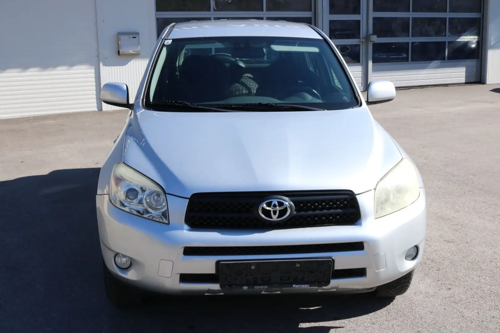Toyota RAV4 2,2 D-4D 135ps DPF 4WD Elegance Grau - 2