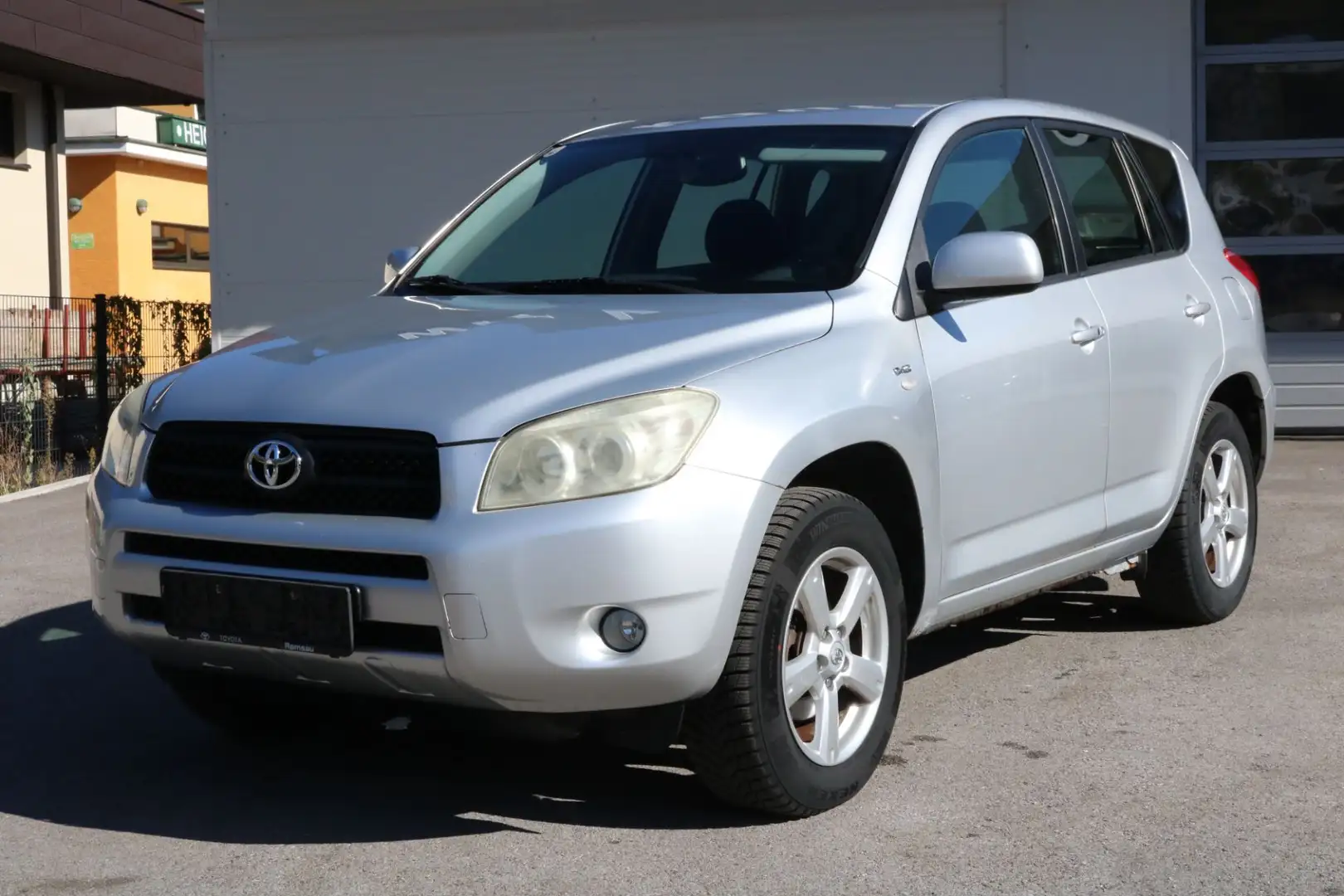 Toyota RAV4 2,2 D-4D 135ps DPF 4WD Elegance Grau - 1