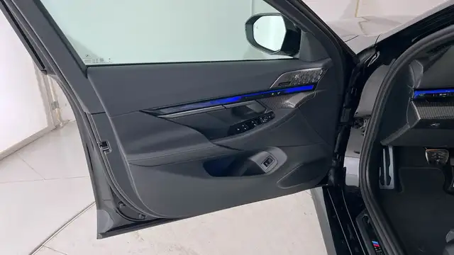 BMW M5 Ansicht 9
