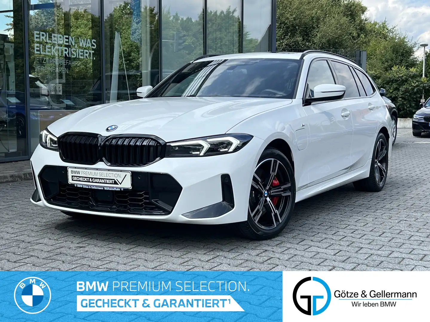 BMW 330 e Touring M Sport PRO AHK HeadUp Pano FACELIFT Weiß - 1