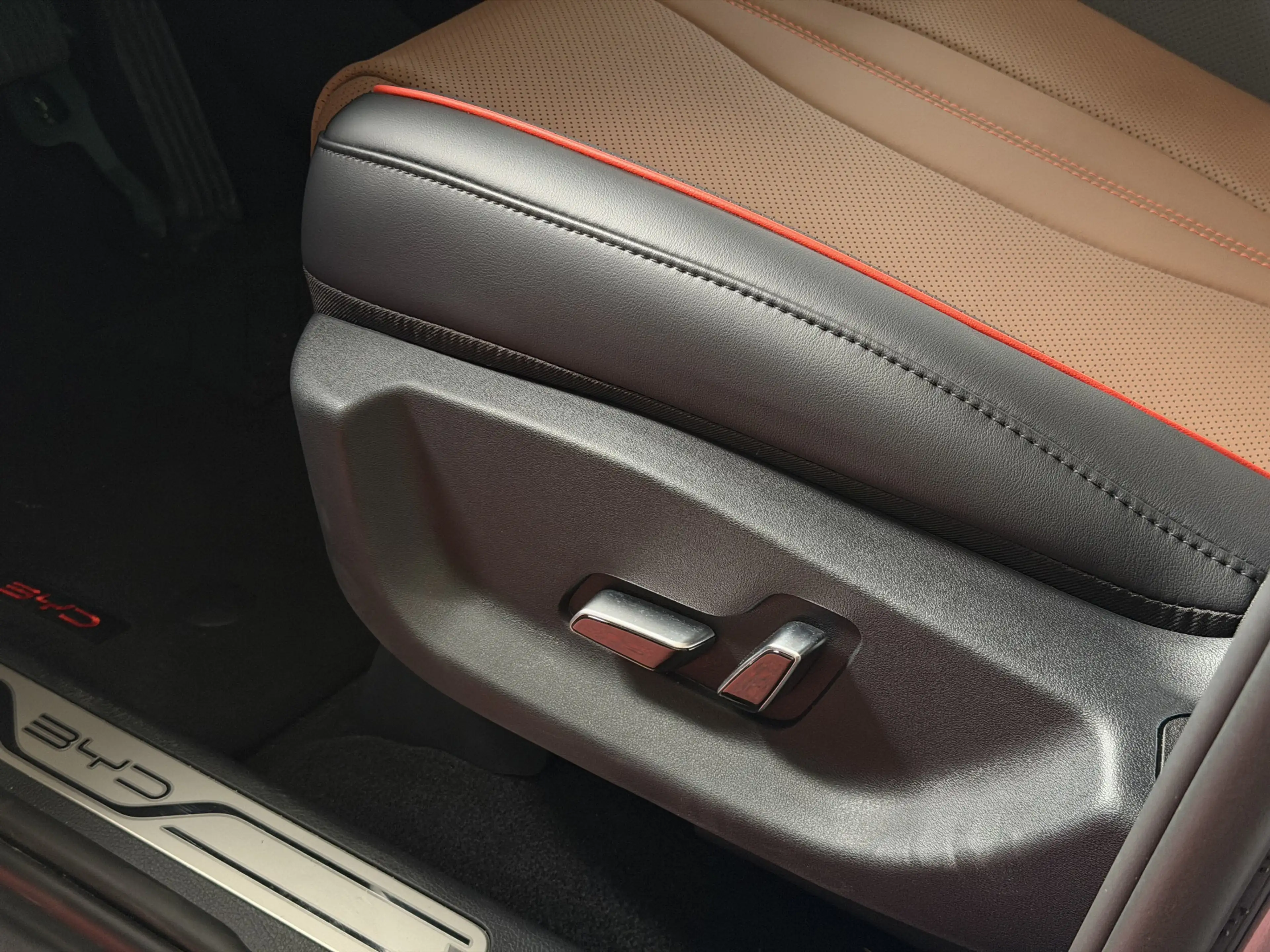 BYD Seal U 1.5 T DM-i AWD 324PK DESIGN BRUIN LEER Pano Dak He — photo 19