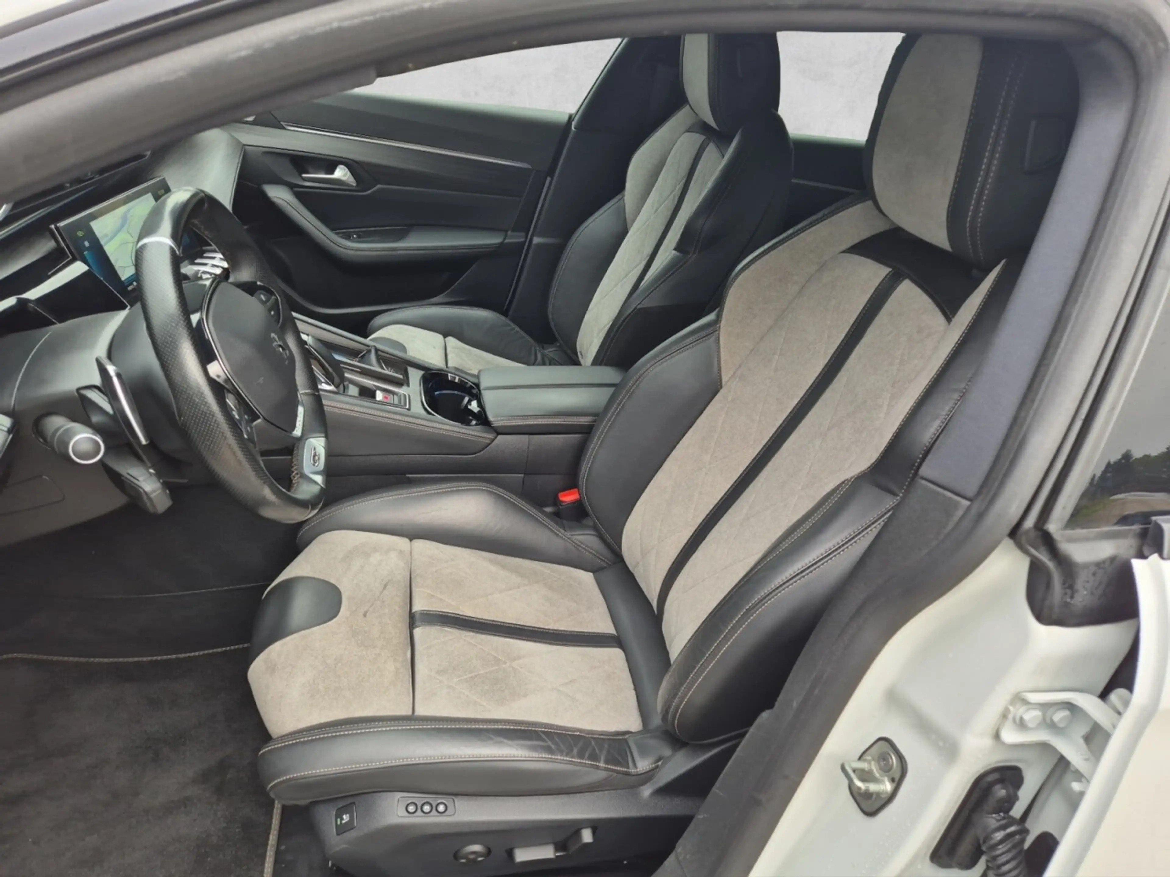 Peugeot 508 SW Hybrid 225 GT ACC Totwinkelassistent Navi — photo 9