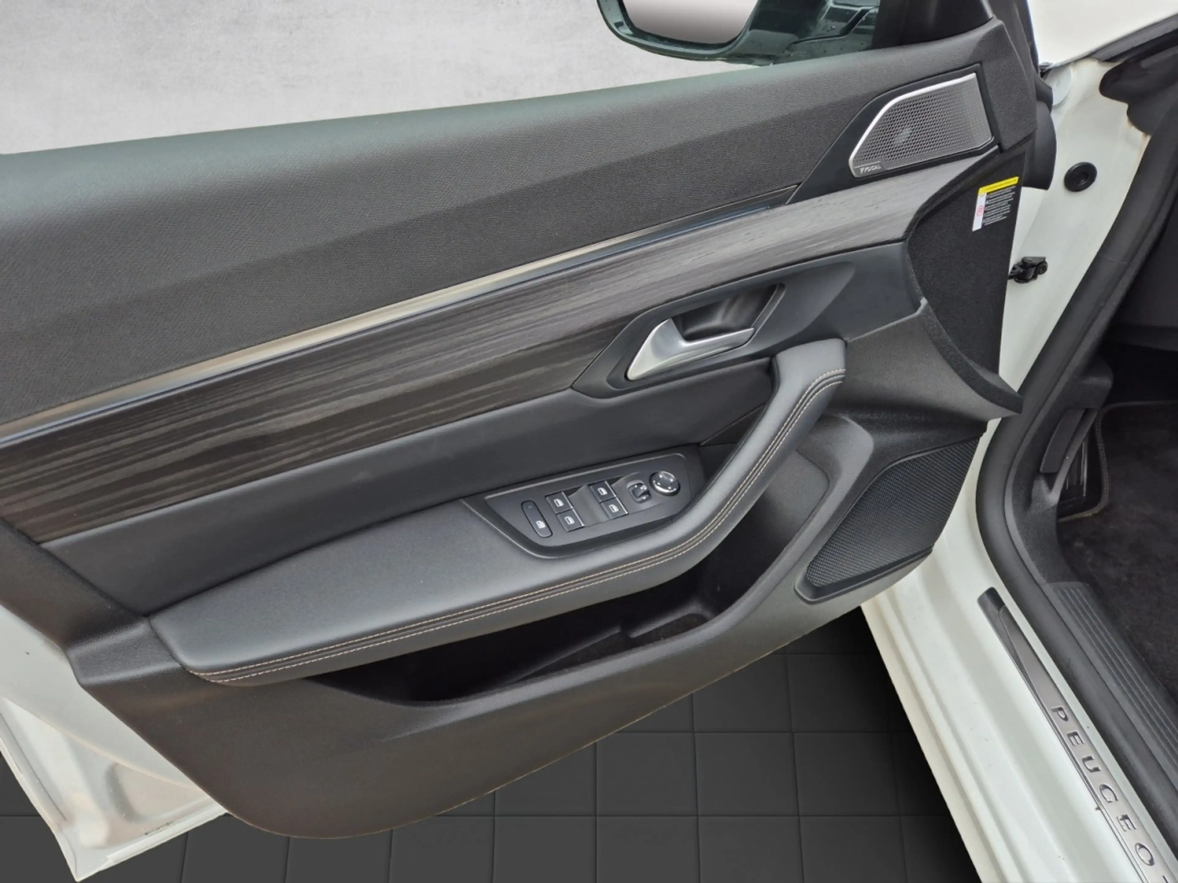 Peugeot 508 SW Hybrid 225 GT ACC Totwinkelassistent Navi — photo 12