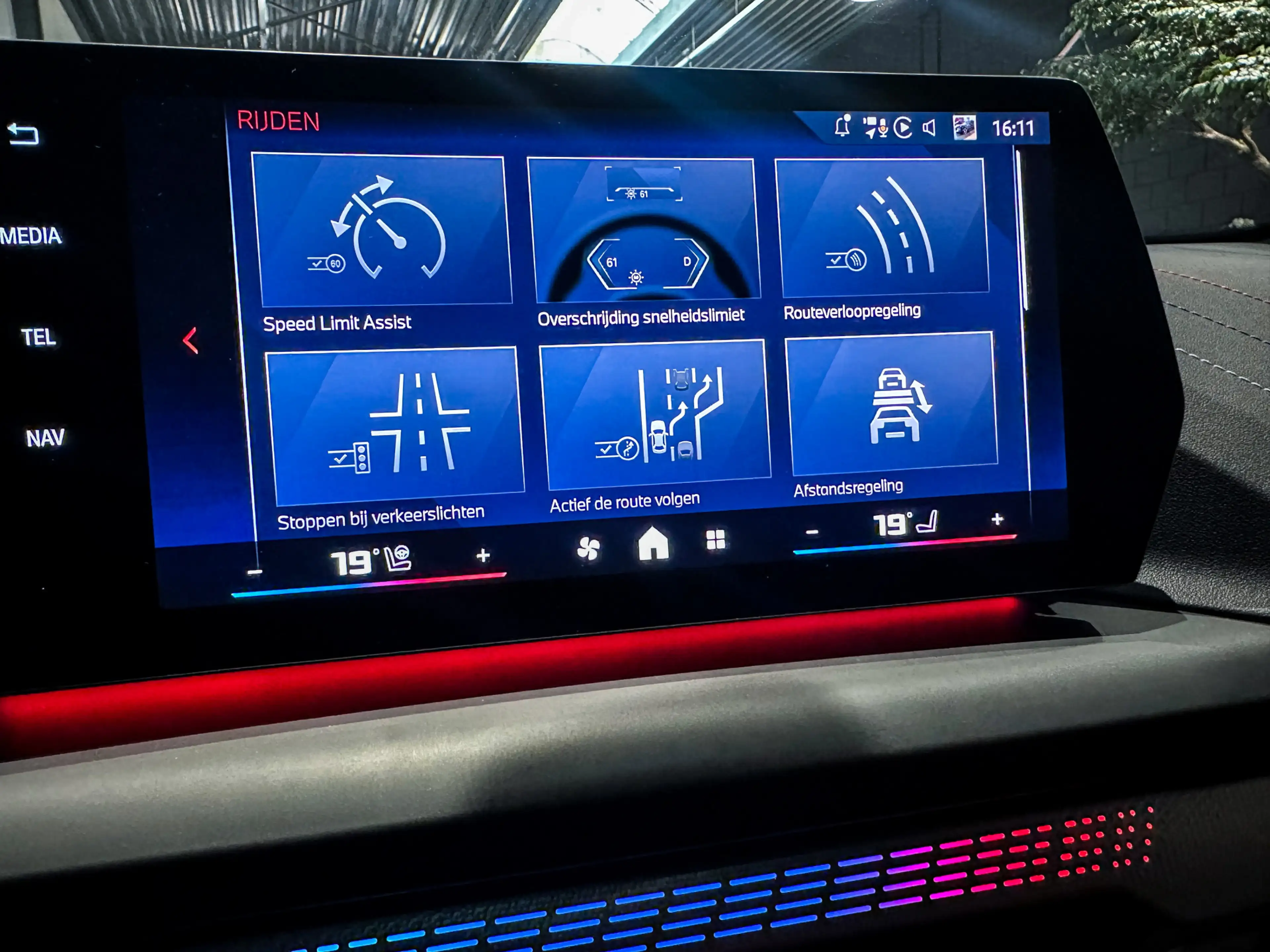 BMW 135 1-serie M135 xDrive Frozen|H/K|360|HUD|Panorama — photo 23
