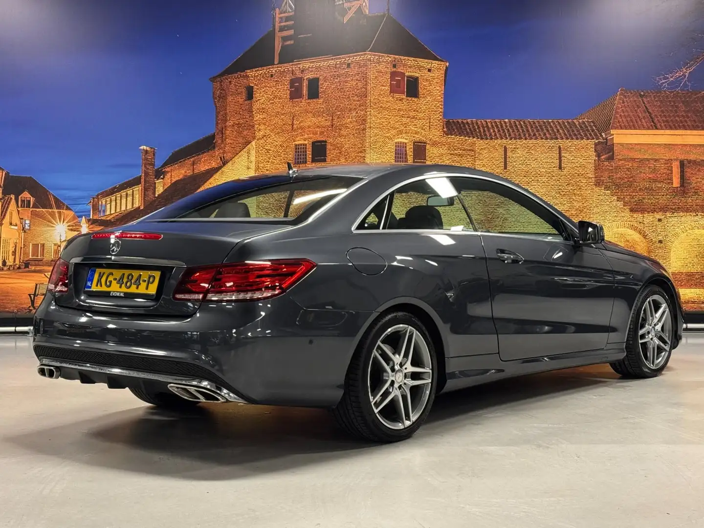 Mercedes-Benz E 200 Coupé Prestige AMG Automaat Leer Camera Grau - 2