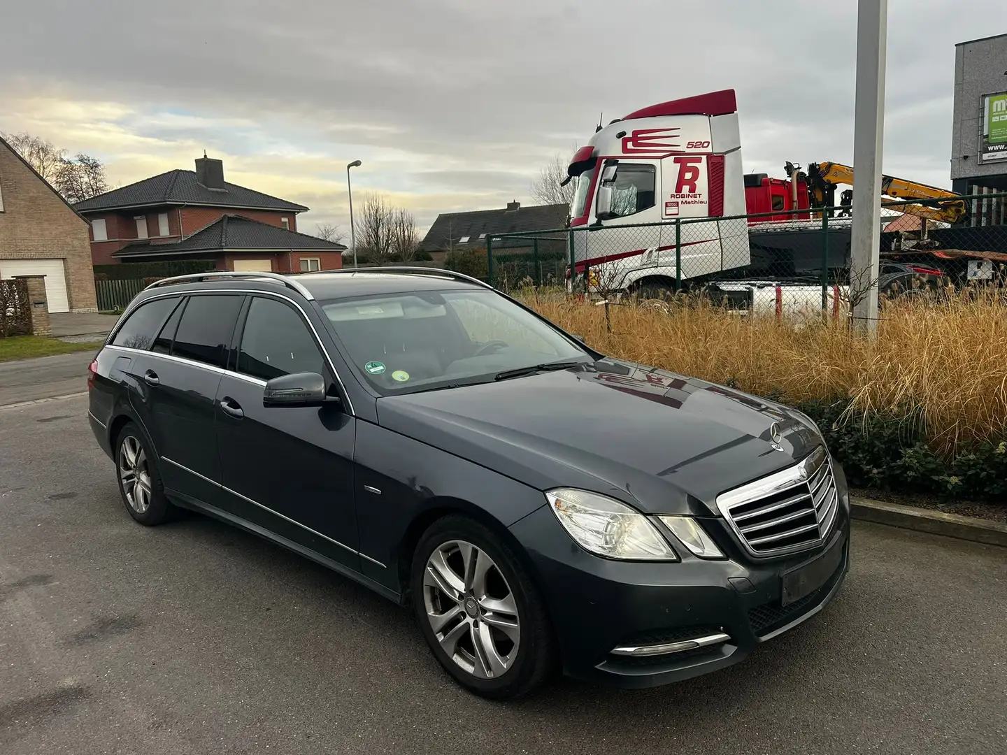 Mercedes-Benz E 220 CDI - NAVI, AIRCO, LEDER, ER, CV, ALU VELG Grau - 1