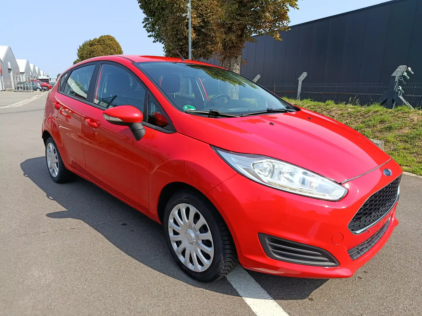 Ford Fiesta Fiesta 1.5 TDCi Trend 5p Airco eur6 Rouge - 2