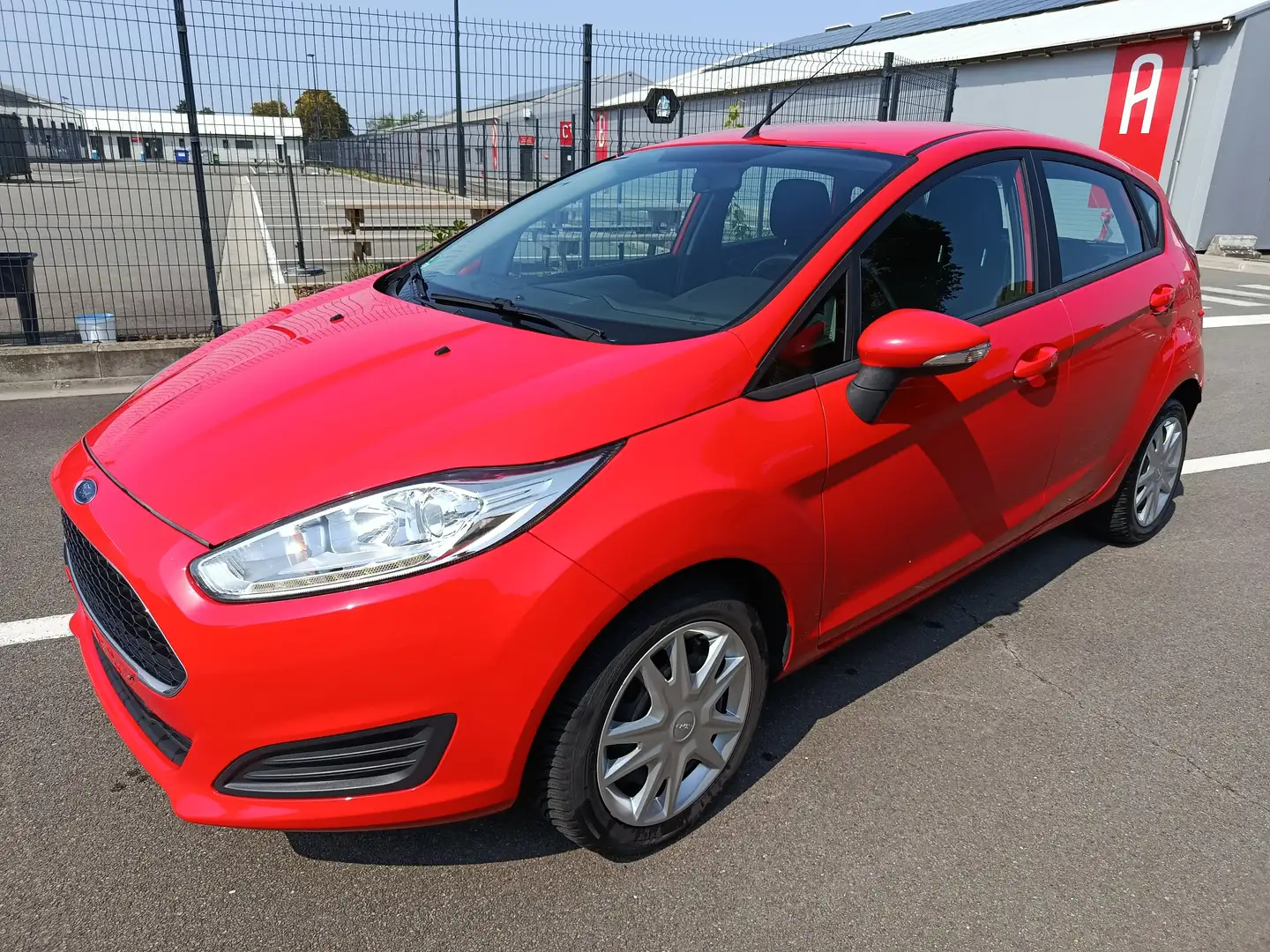Ford Fiesta Fiesta 1.5 TDCi Trend 5p Airco eur6 Rouge - 1