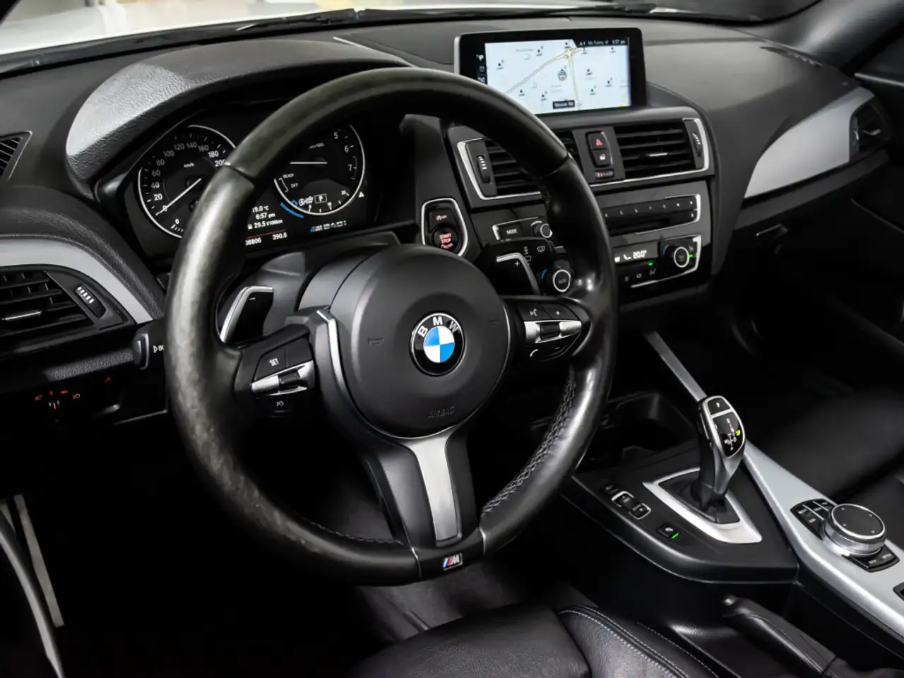 BMW 2 Series снимка BMW 2 Series