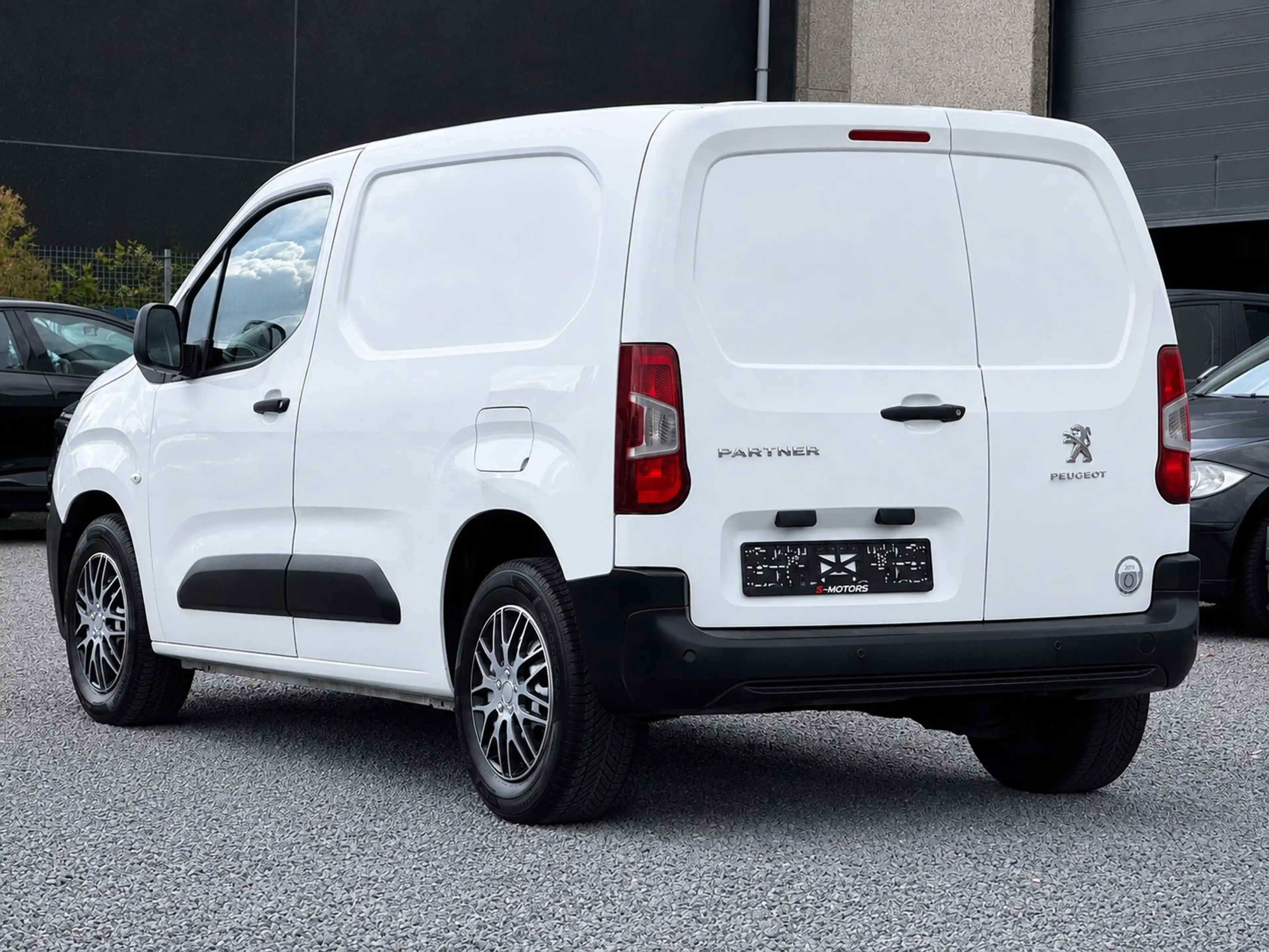 Peugeot Partner 1.6 BlueHDi * TRES PROPRE * GARANTIE 12MOIS — photo 2