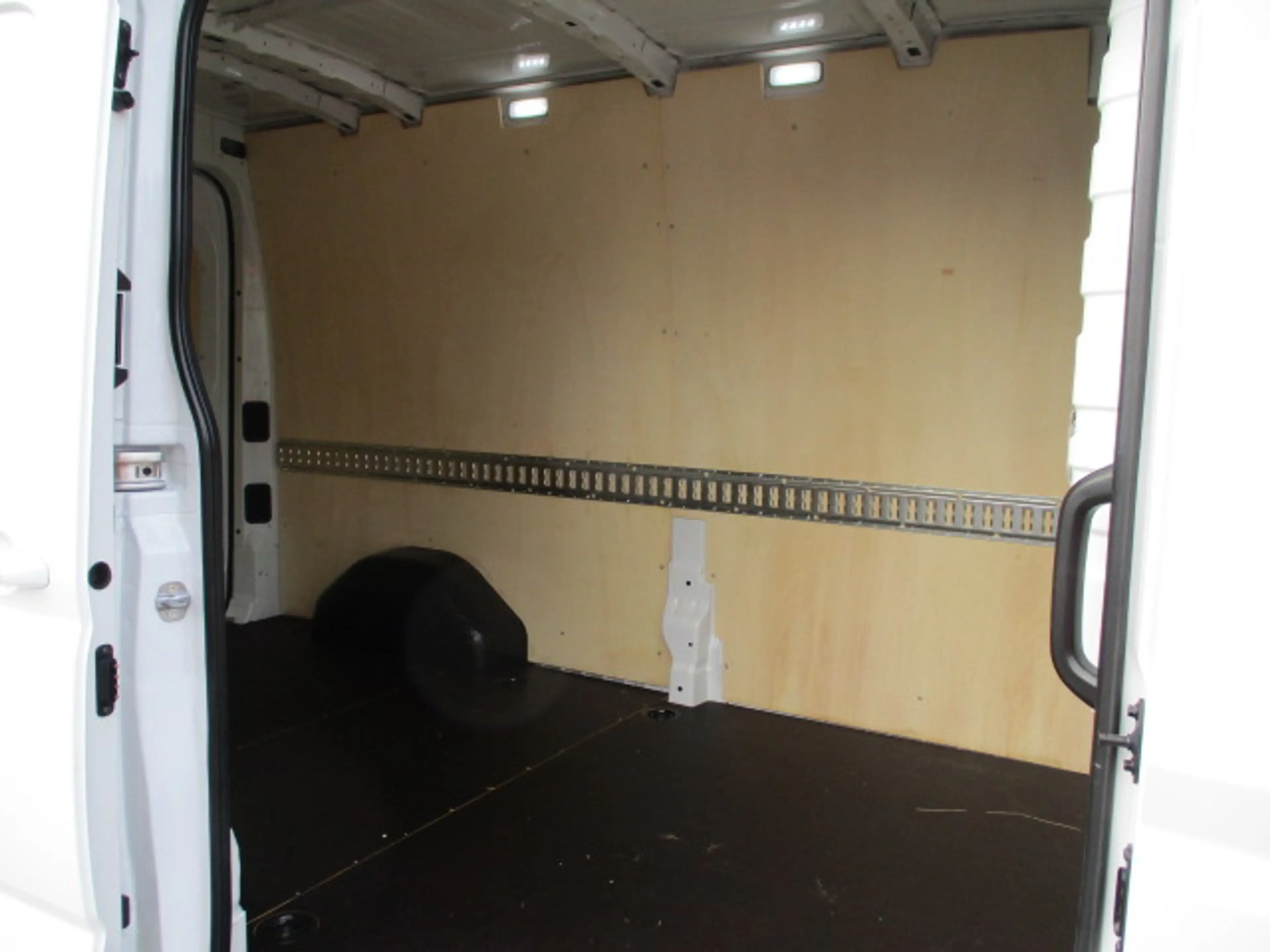 Maxus Deliver 9 2.0 Diesel. Euro 6. Kasten. Lang-Hoch. Mod. 24. Wenig KM. — photo 12