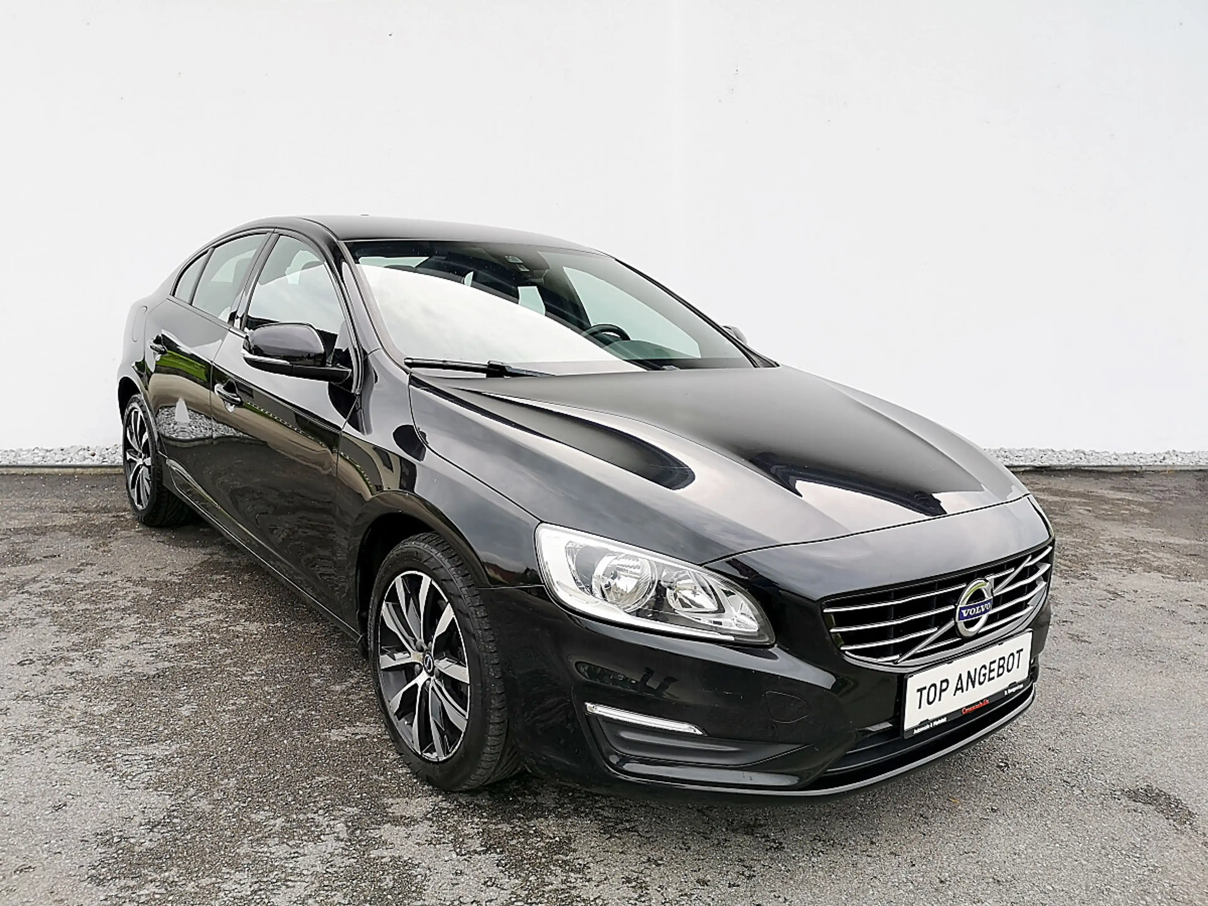 Volvo S60 D2 Dynamic Edition 4d — photo 4