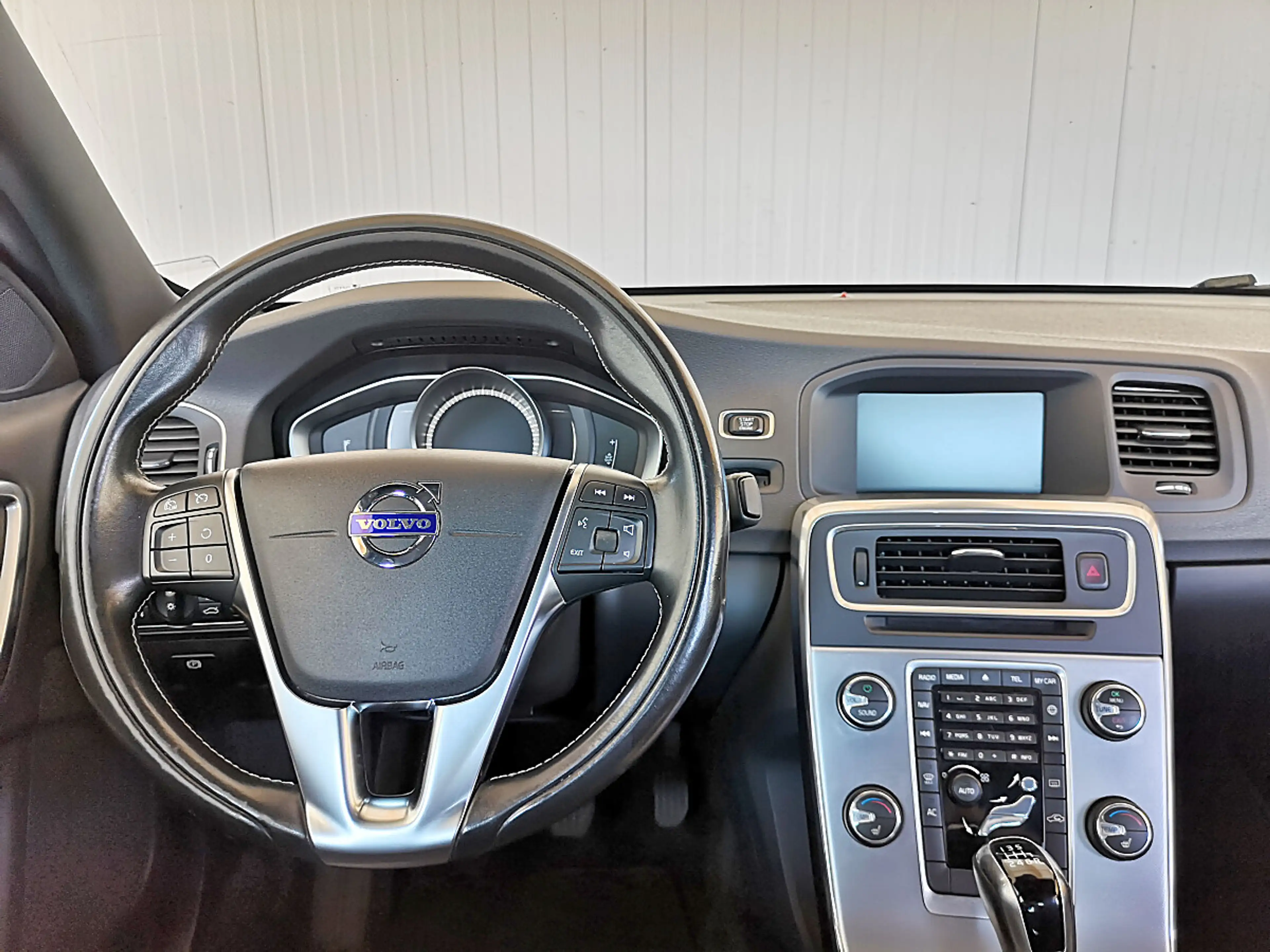Volvo S60 D2 Dynamic Edition 4d — photo 13