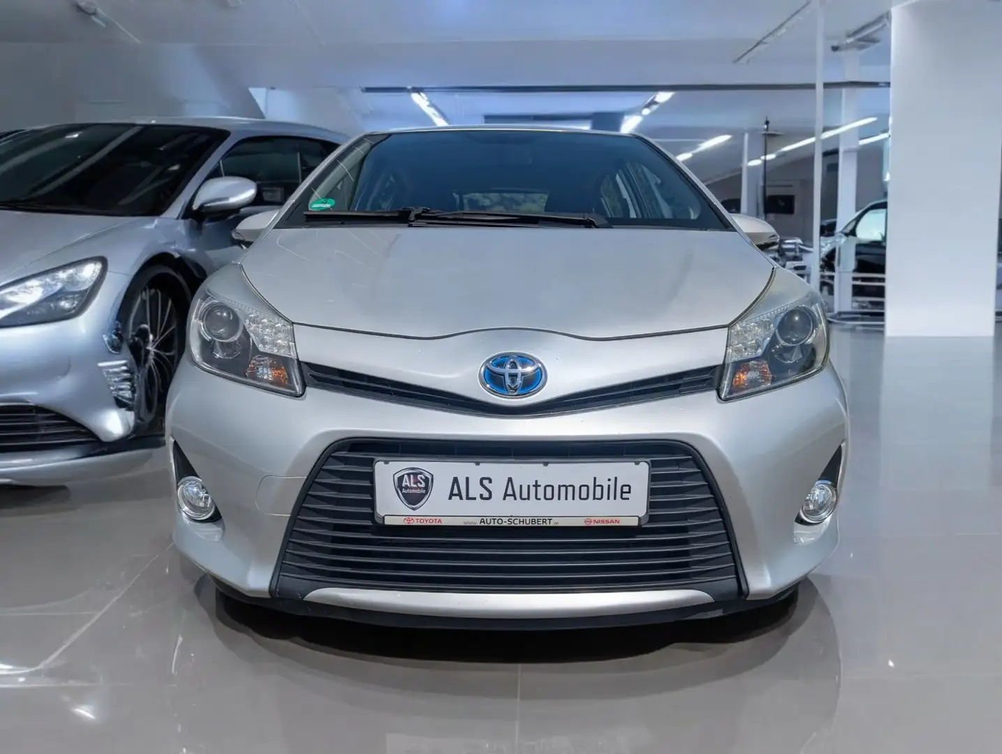 Toyota Yaris Hybrid Basis"38000 km"BT"Navi"Klima" Gris - 2