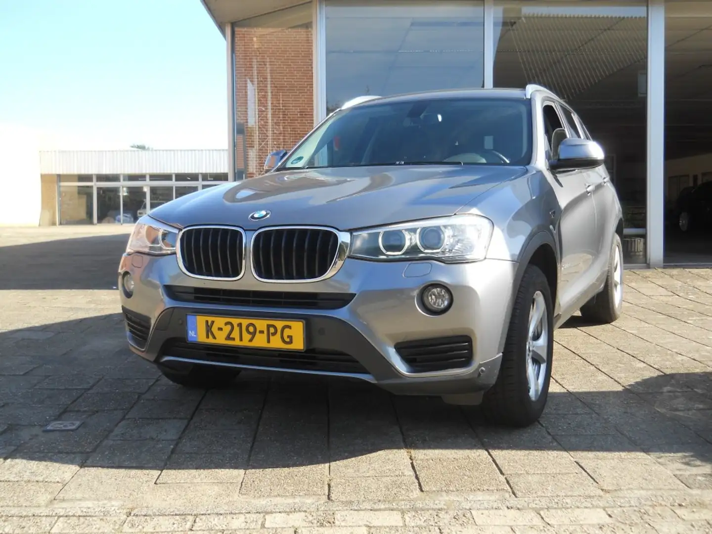 BMW X3 2.0i X-Drive Grijs - 1