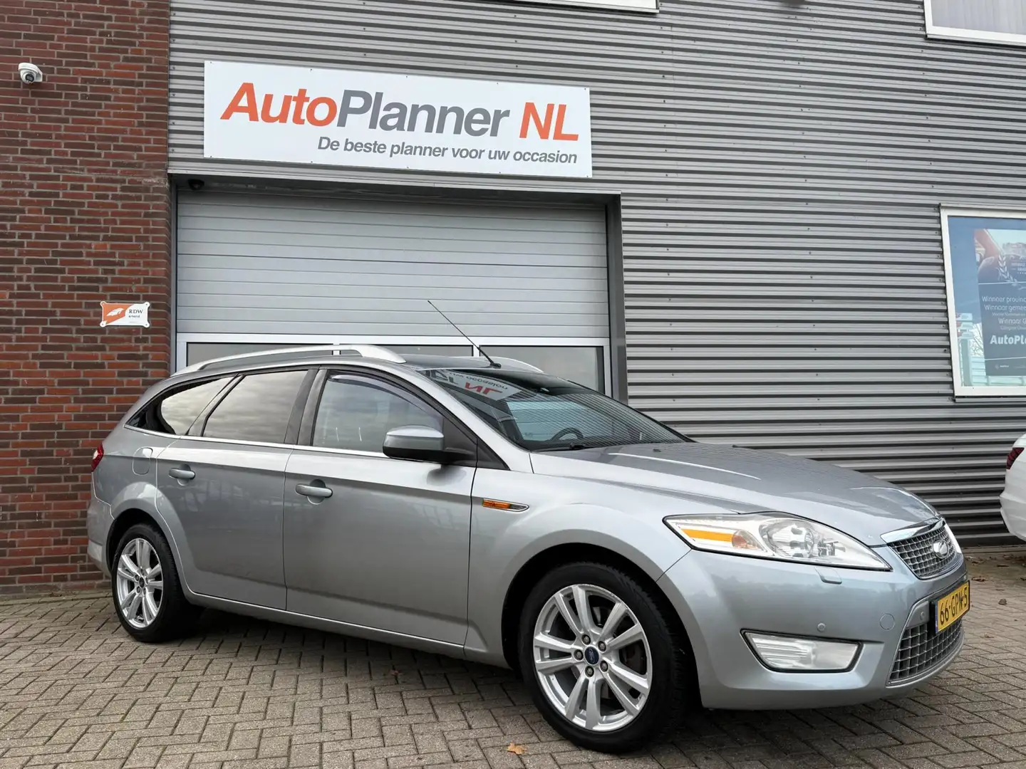 Ford Mondeo Wagon 2.3-16V Titanium! Clima! Cruise! Nwe APK! Grijs - 2