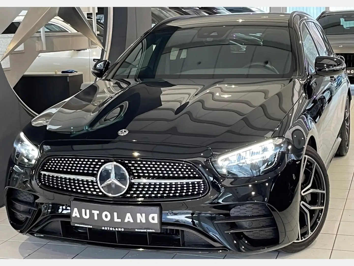 Mercedes-Benz E 200 d AMG LINE Schwarz - 2