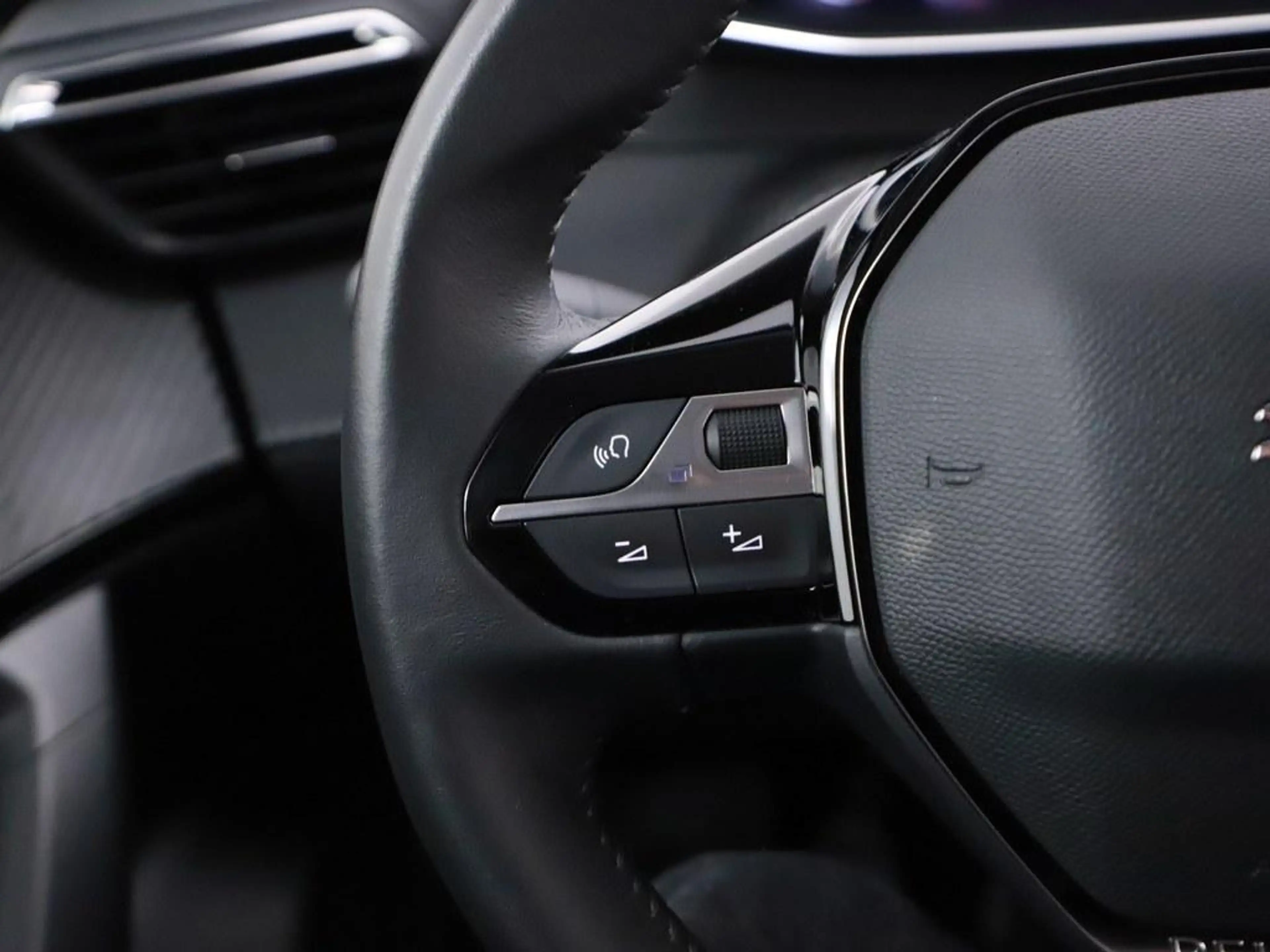 Peugeot 2008 1.2T 130pk Allure Pack Camera/Nav/Ecc/Led/Keyless — photo 9